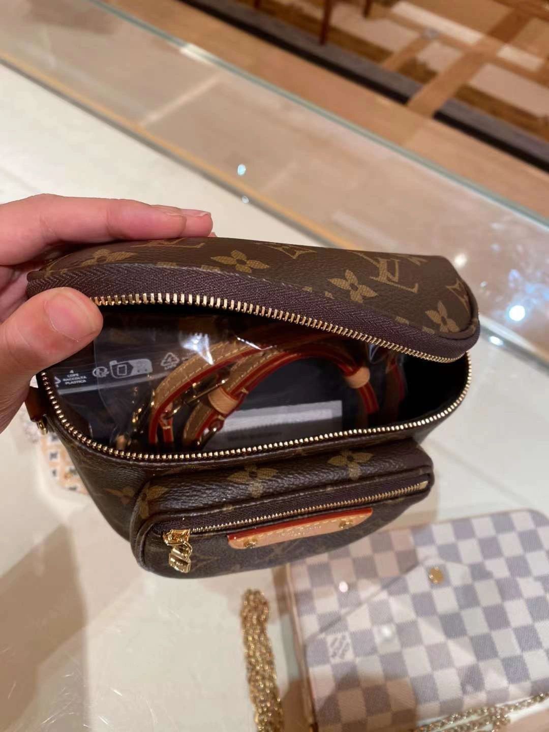 Shebag Super replica Louis Vuitton M82335 MINI BUMBAG bag review (2025 July updated)-Best Quality Fake designer Bag Review, Replica designer bag ru Shebag Super replica Louis Vuitton M82335 MINI BUMBAG bag review (2025 July updated)-Best Quality Fake designer Bag Review, Replica designer bag ru