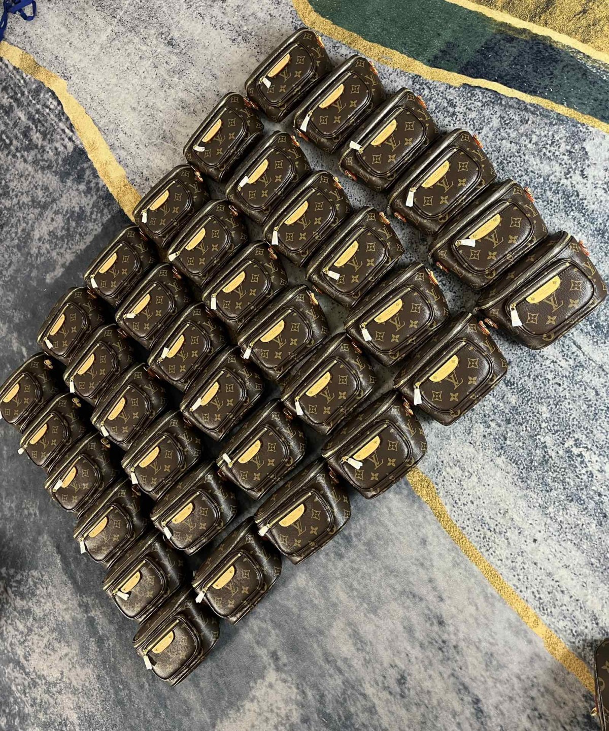Shebag Super replica Louis Vuitton M82335 MINI BUMBAG bag review (2025 July updated)-Best Quality Fake designer Bag Review, Replica designer bag ru Shebag Super replica Louis Vuitton M82335 MINI BUMBAG bag review (2025 July updated)-Best Quality Fake designer Bag Review, Replica designer bag ru