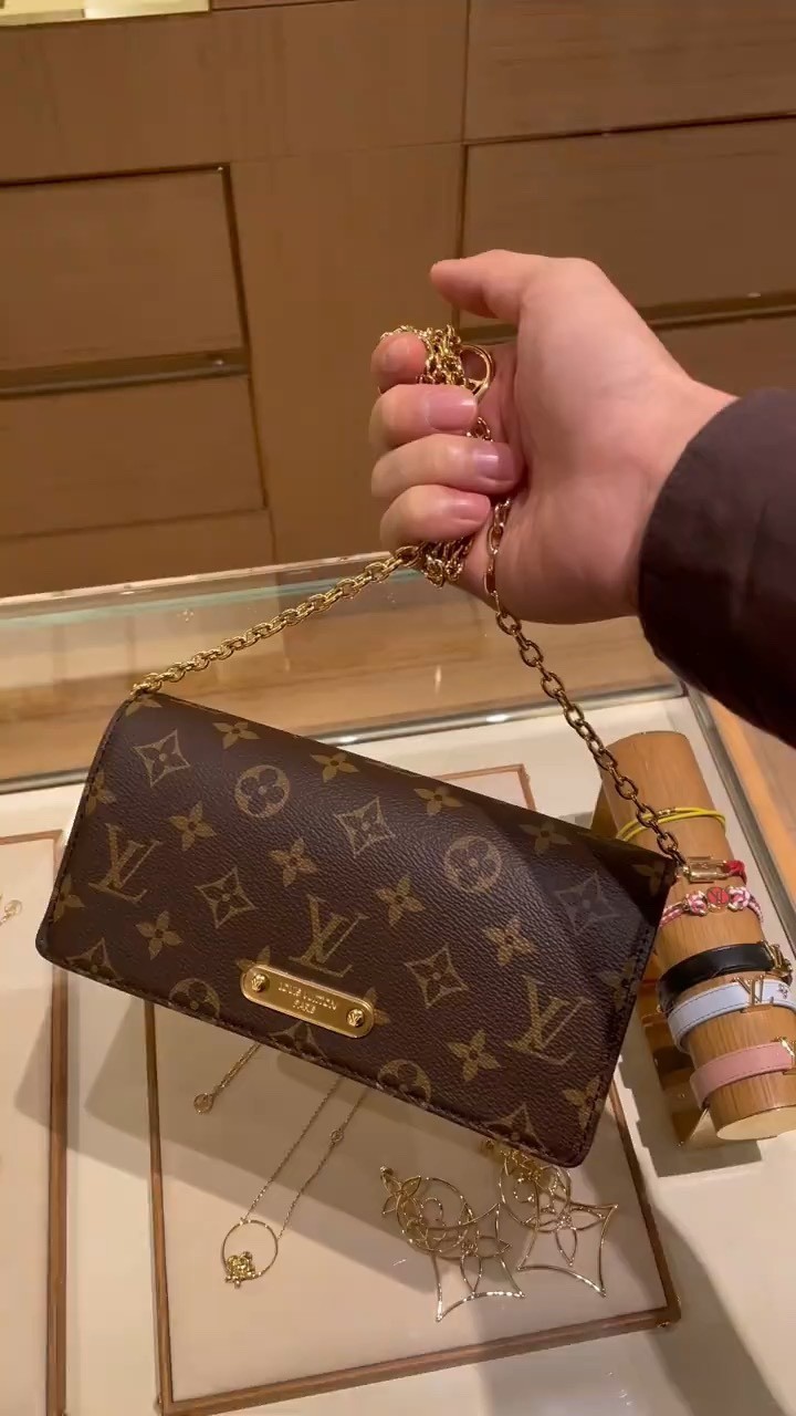 Shebag supre replica Louis Vuitton M82509 WALLET ON CHAIN LILY bag review (2025 July updated)-Best Quality Fake designer Bag Review, Replica designer bag ru