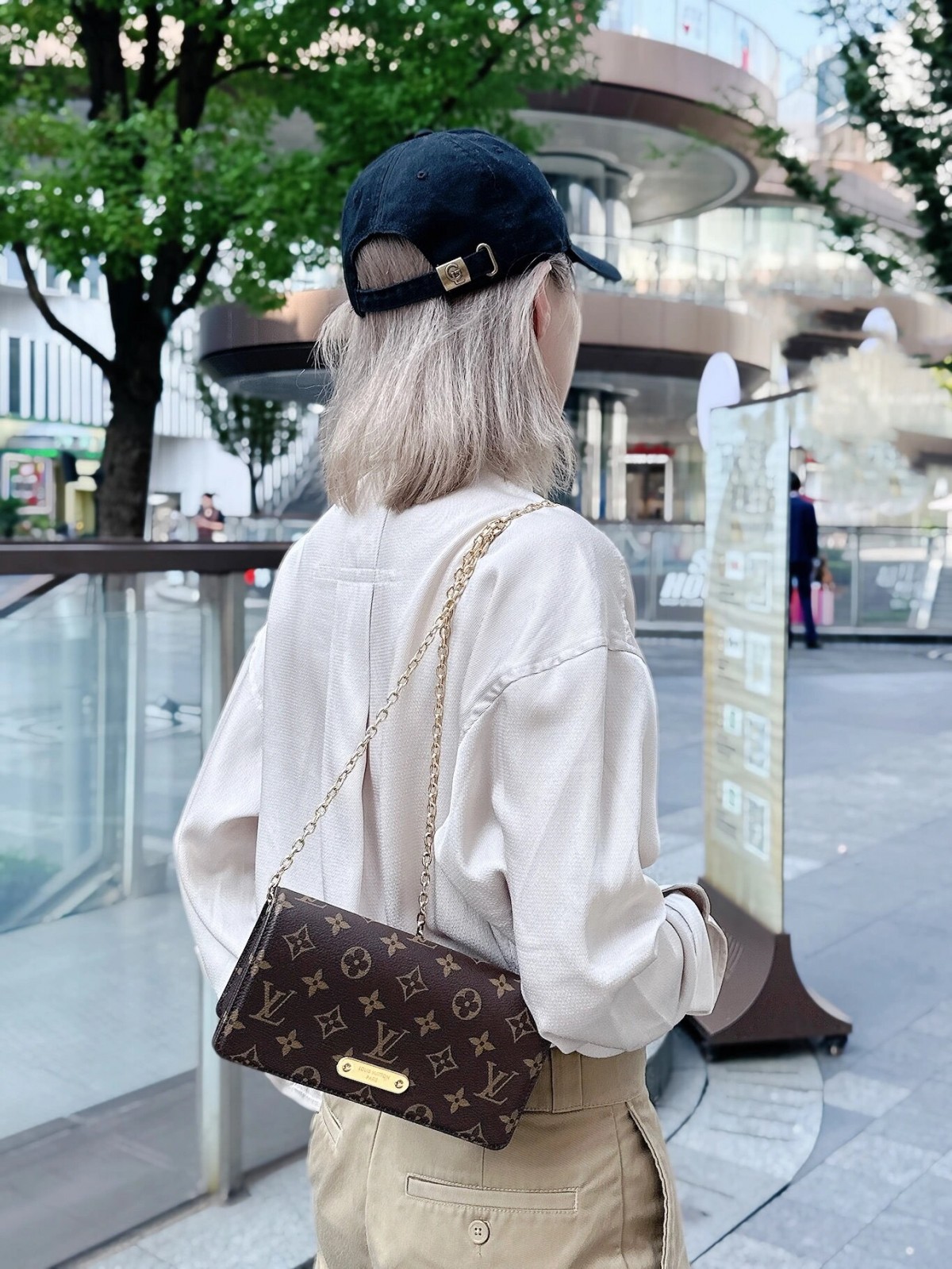 Shebag supre replica Louis Vuitton M82509 WALLET ON CHAIN LILY bag review (2025 July updated)-Best Quality Fake designer Bag Review, Replica designer bag ru