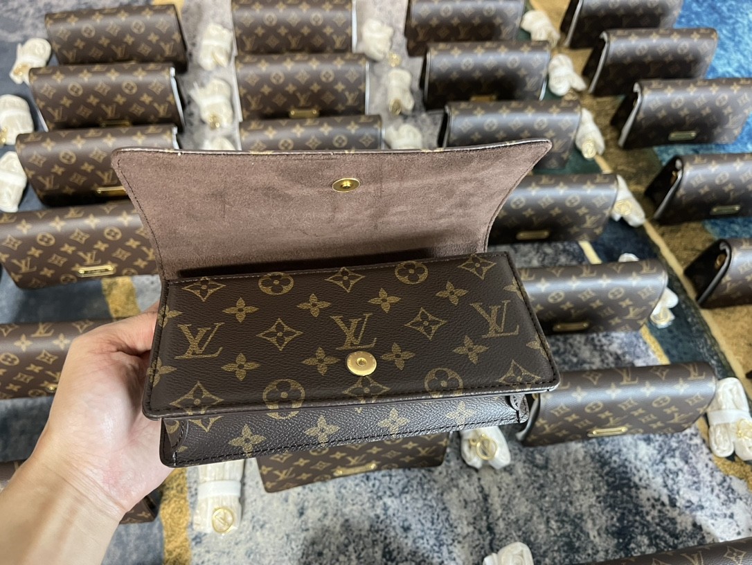 Shebag supre replica Louis Vuitton M82509 WALLET ON CHAIN LILY bag review (2025 July updated)-Best Quality Fake designer Bag Review, Replica designer bag ru