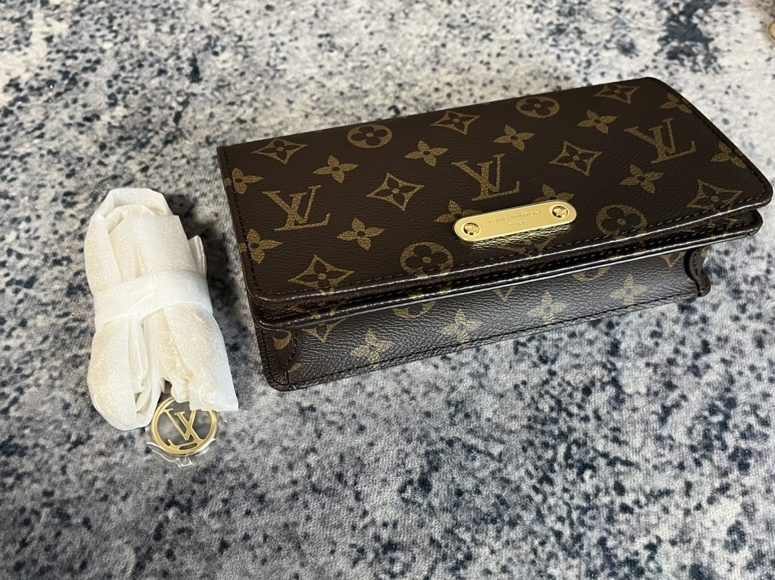 Shebag supre replica Louis Vuitton M82509 WALLET ON CHAIN LILY bag review (2025 July updated)-Best Quality Fake designer Bag Review, Replica designer bag ru