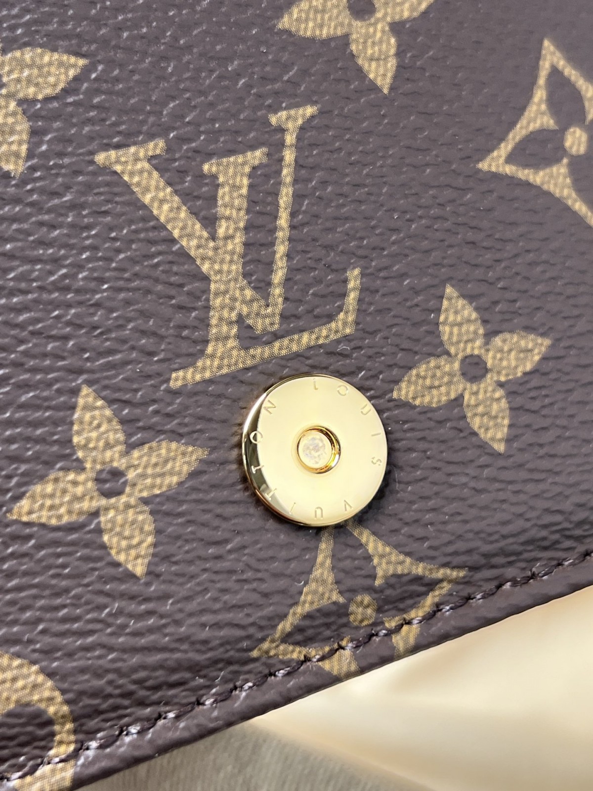Shebag supre replica Louis Vuitton M82509 WALLET ON CHAIN LILY bag review (2025 July updated)-Best Quality Fake designer Bag Review, Replica designer bag ru