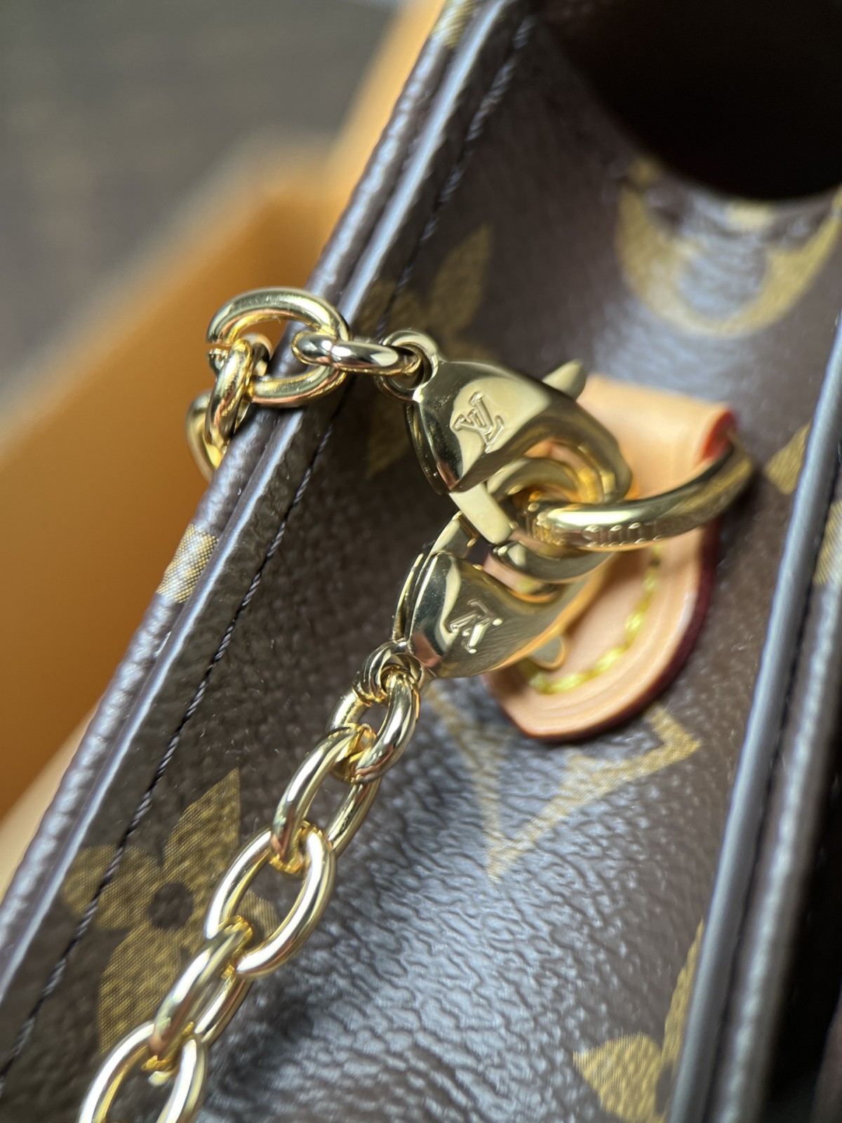 Shebag supre replica Louis Vuitton M82509 WALLET ON CHAIN LILY bag review (2025 July updated)-Best Quality Fake designer Bag Review, Replica designer bag ru