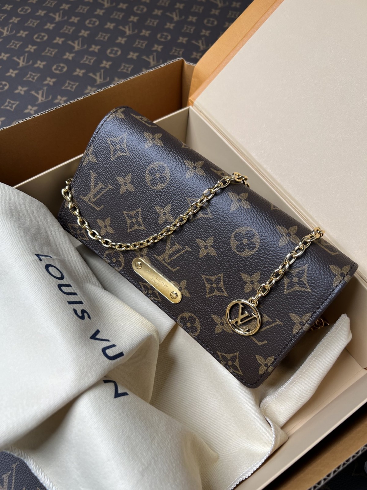 Shebag supre replica Louis Vuitton M82509 WALLET ON CHAIN LILY bag review (2025 July updated)-Best Quality Fake designer Bag Review, Replica designer bag ru