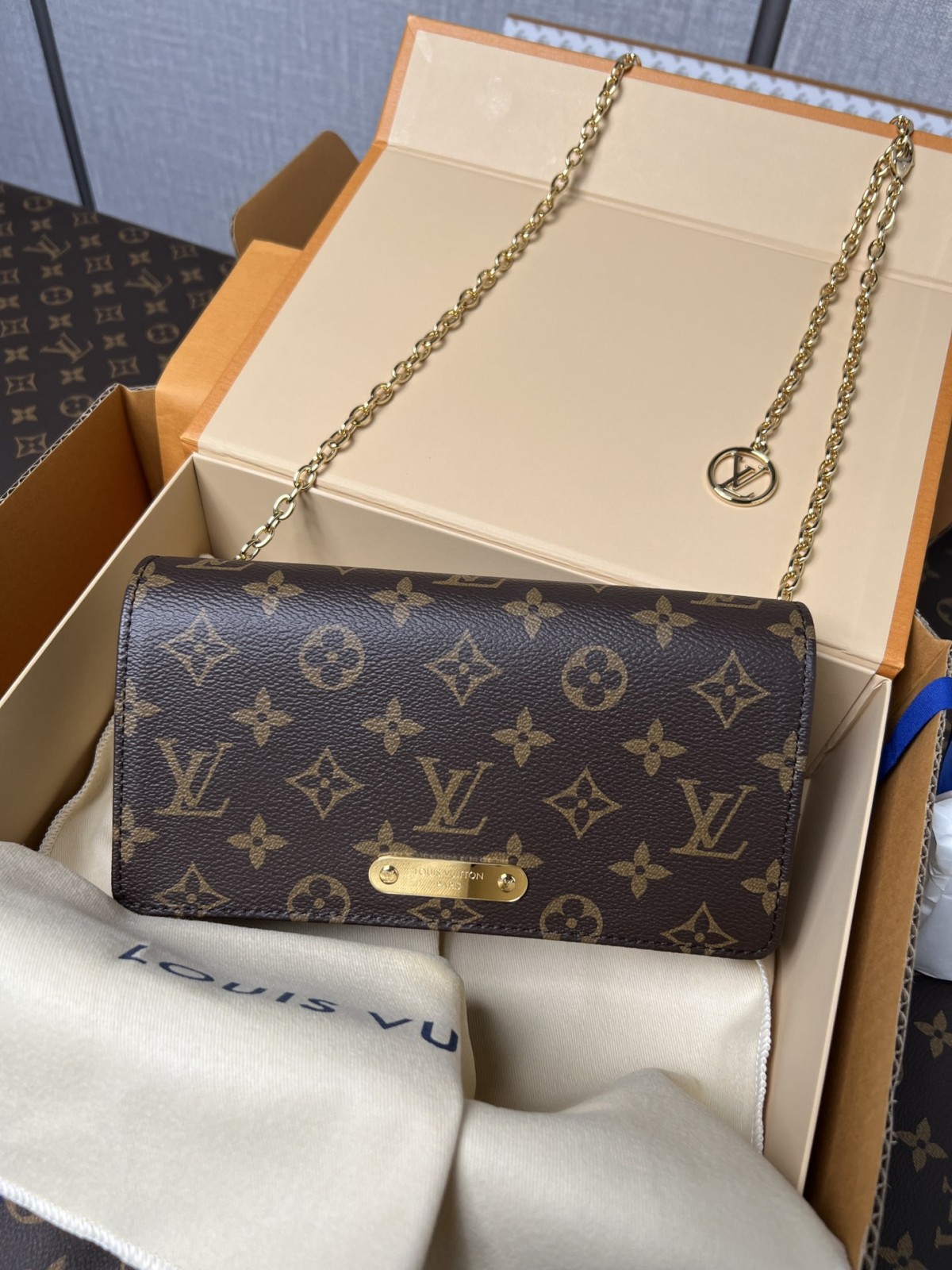 Shebag supre replica Louis Vuitton M82509 WALLET ON CHAIN LILY bag review (2025 July updated)-Best Quality Fake designer Bag Review, Replica designer bag ru