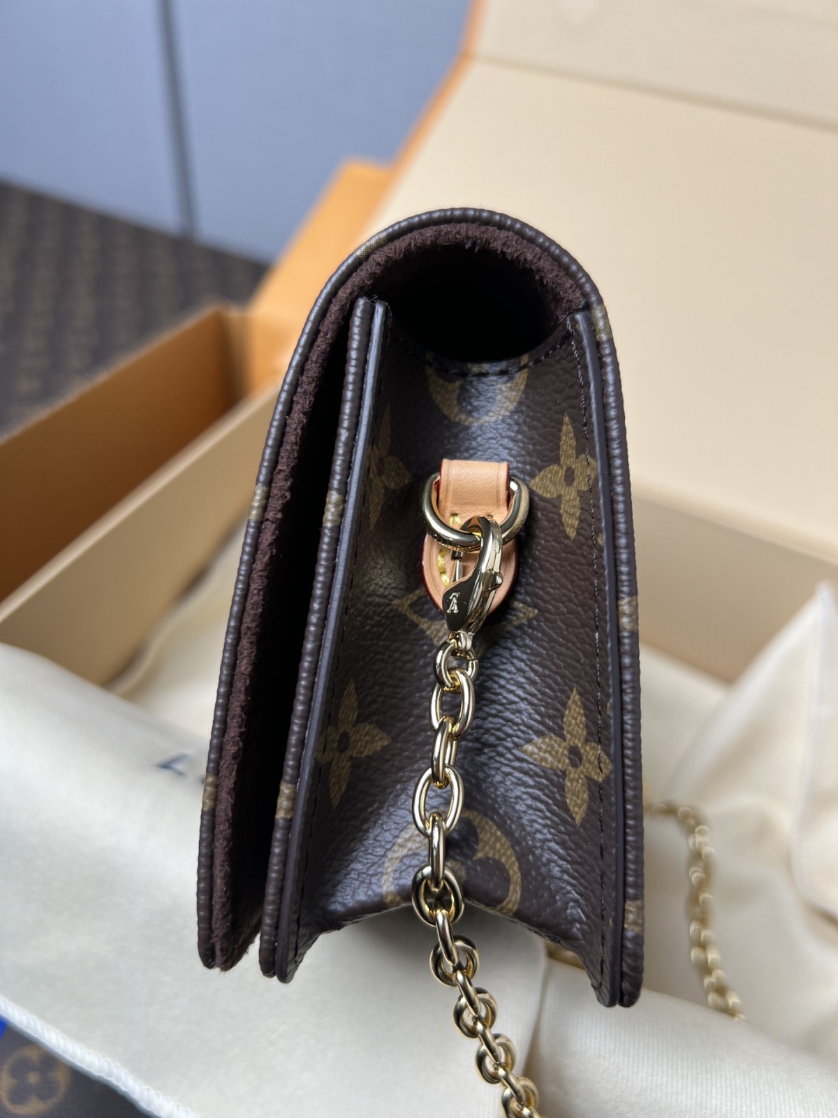 Shebag supre replica Louis Vuitton M82509 WALLET ON CHAIN LILY bag review (2025 July updated)-Best Quality Fake designer Bag Review, Replica designer bag ru