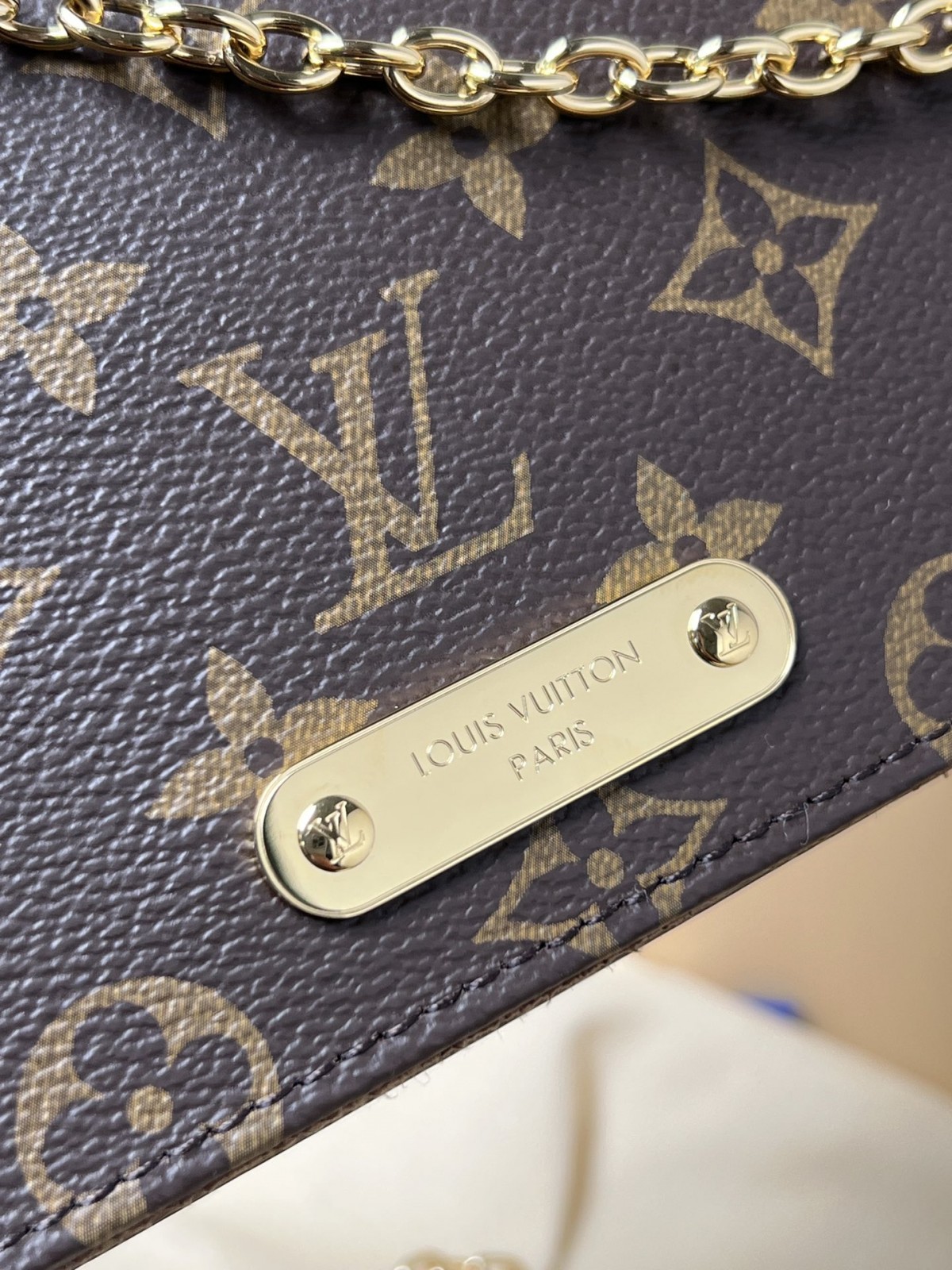 Shebag supre replica Louis Vuitton M82509 WALLET ON CHAIN LILY bag review (2025 July updated)-Best Quality Fake designer Bag Review, Replica designer bag ru
