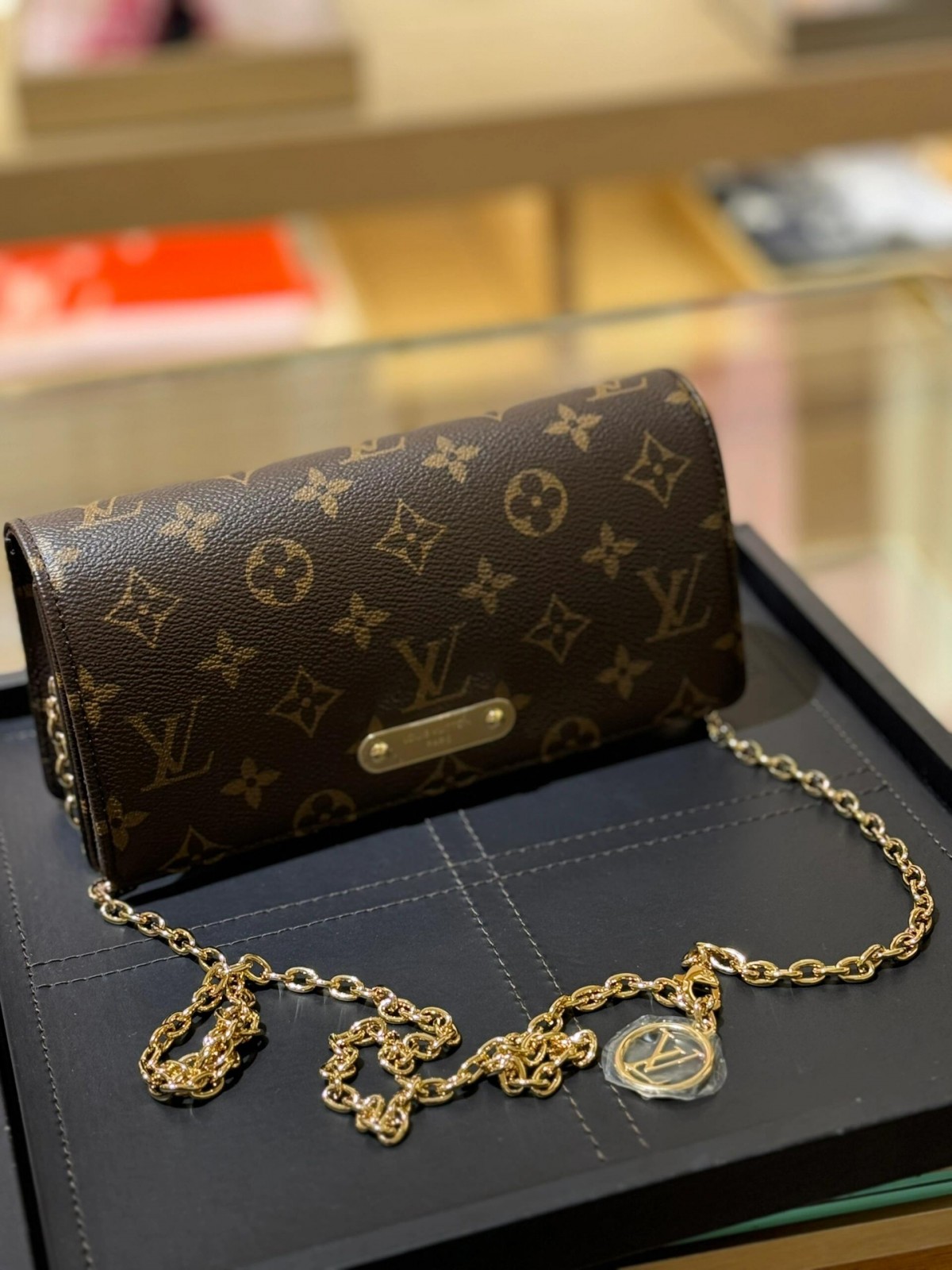 Shebag supre replica Louis Vuitton M82509 WALLET ON CHAIN LILY bag review (2025 July updated)-Best Quality Fake designer Bag Review, Replica designer bag ru