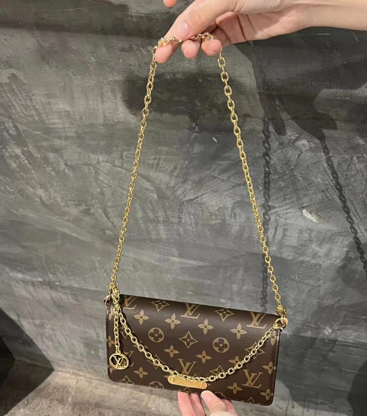 Shebag supre replica Louis Vuitton M82509 WALLET ON CHAIN LILY bag review (2025 July updated)-Best Quality Fake designer Bag Review, Replica designer bag ru