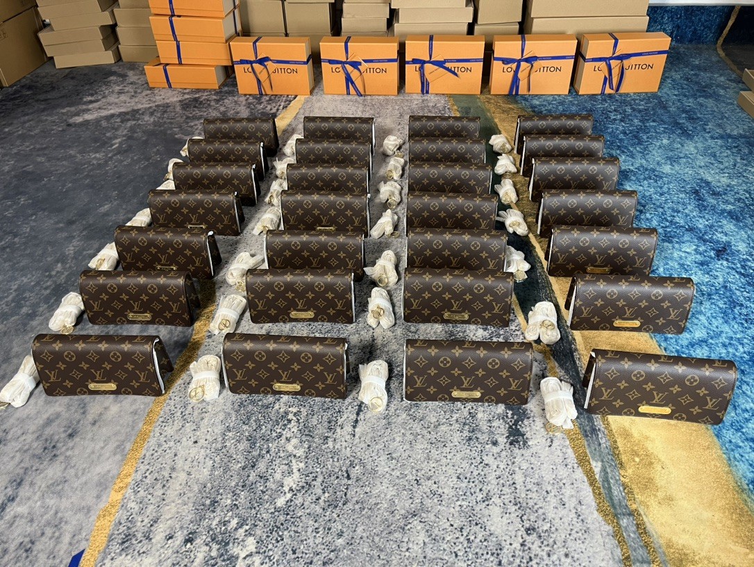 Shebag supre replica Louis Vuitton M82509 WALLET ON CHAIN LILY bag review (2025 July updated)-Best Quality Fake designer Bag Review, Replica designer bag ru