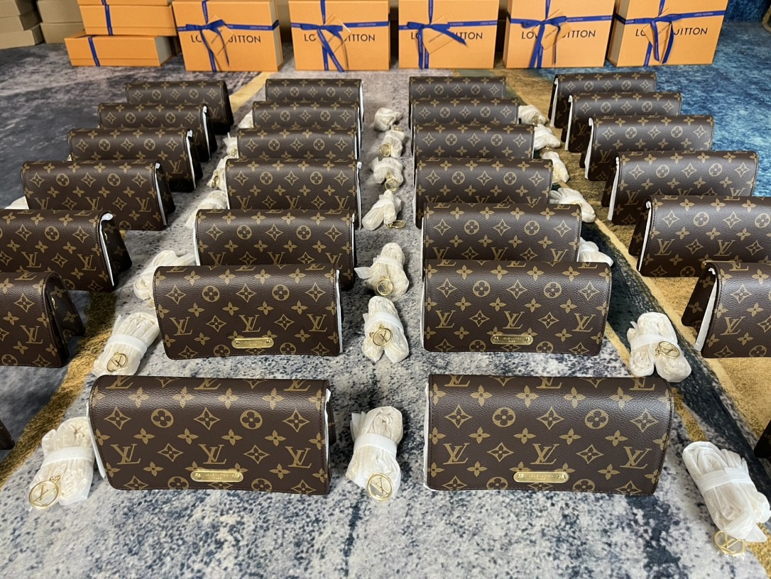 Shebag supre replica Louis Vuitton M82509 WALLET ON CHAIN LILY bag review (2025 July updated)-Best Quality Fake designer Bag Review, Replica designer bag ru