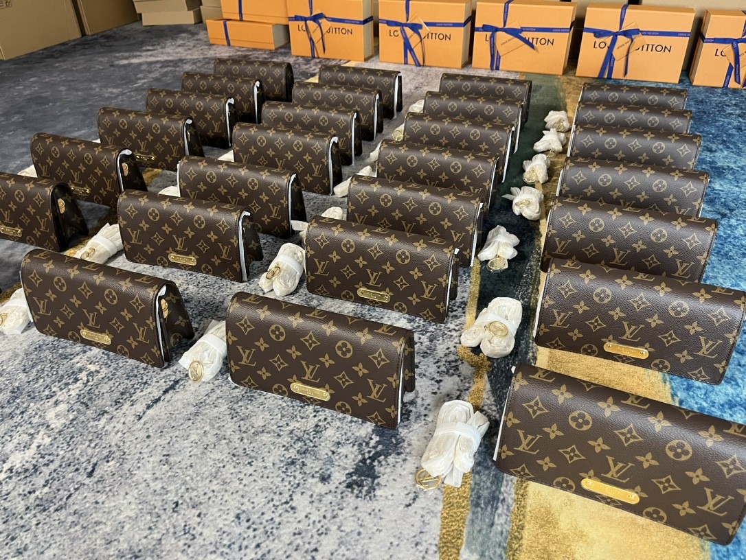 Shebag supre replica Louis Vuitton M82509 WALLET ON CHAIN LILY bag review (2025 July updated)-Best Quality Fake designer Bag Review, Replica designer bag ru