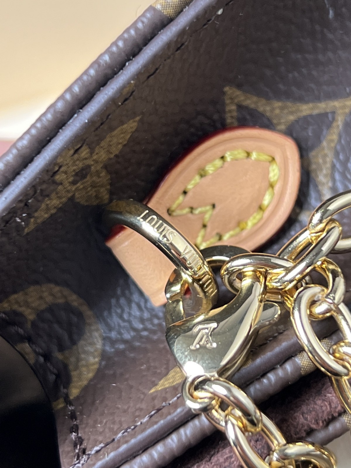 Shebag supre replica Louis Vuitton M82509 WALLET ON CHAIN LILY bag review (2025 July updated)-Best Quality Fake designer Bag Review, Replica designer bag ru
