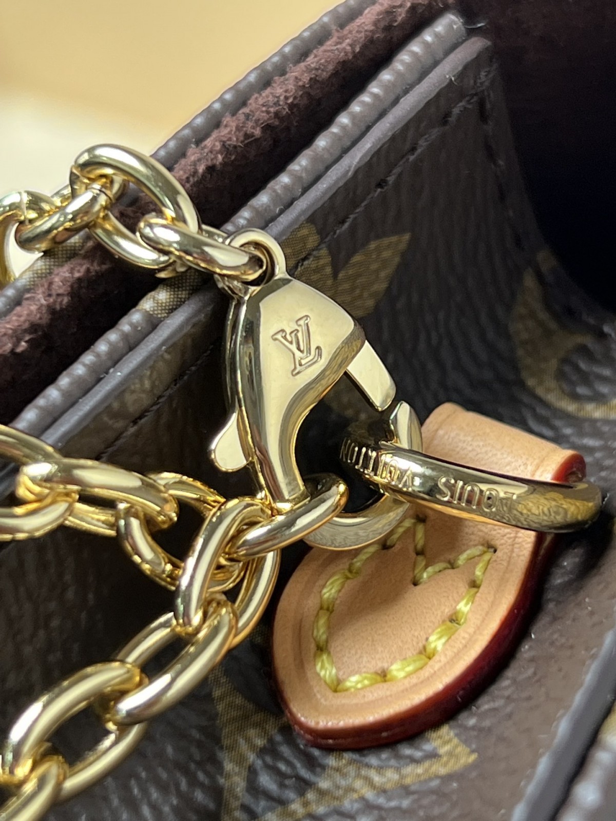 Shebag supre replica Louis Vuitton M82509 WALLET ON CHAIN LILY bag review (2025 July updated)-Best Quality Fake designer Bag Review, Replica designer bag ru