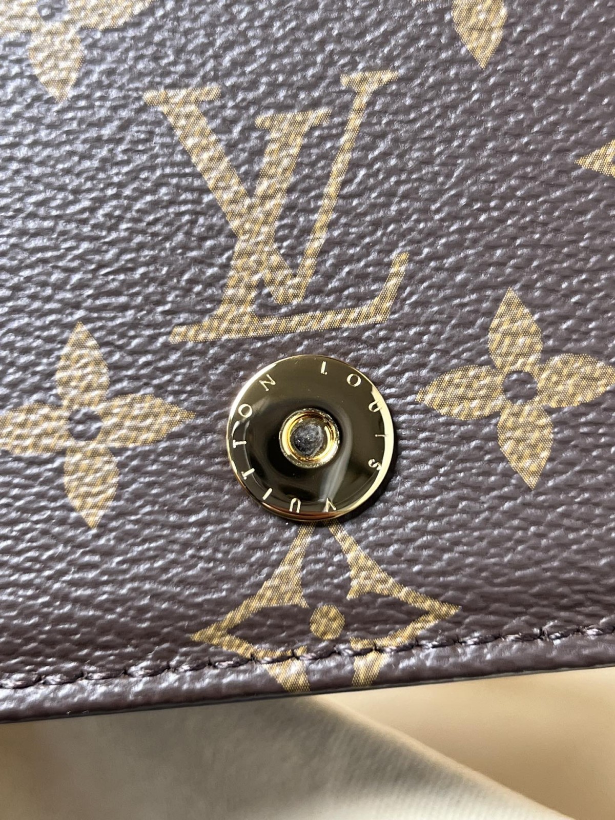 Shebag supre replica Louis Vuitton M82509 WALLET ON CHAIN LILY bag review (2025 July updated)-Best Quality Fake designer Bag Review, Replica designer bag ru