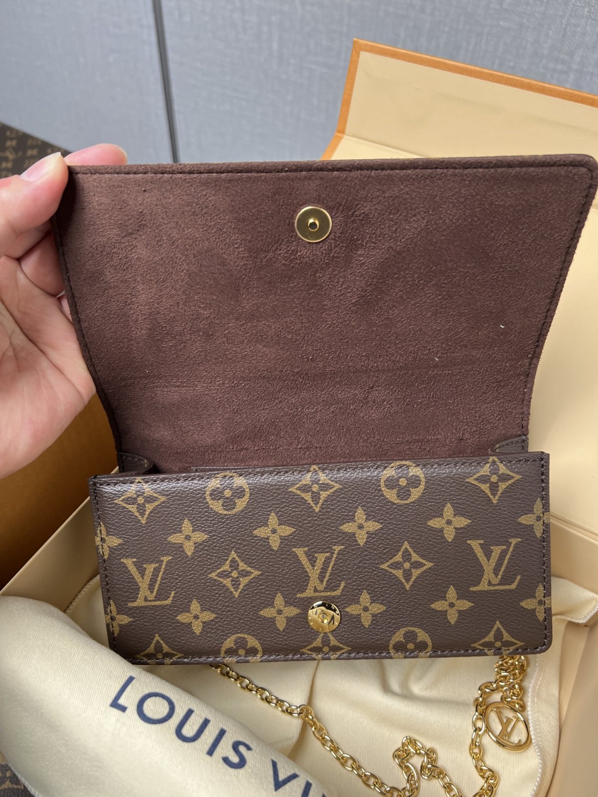 Shebag supre replica Louis Vuitton M82509 WALLET ON CHAIN LILY bag review (2025 July updated)-Best Quality Fake designer Bag Review, Replica designer bag ru