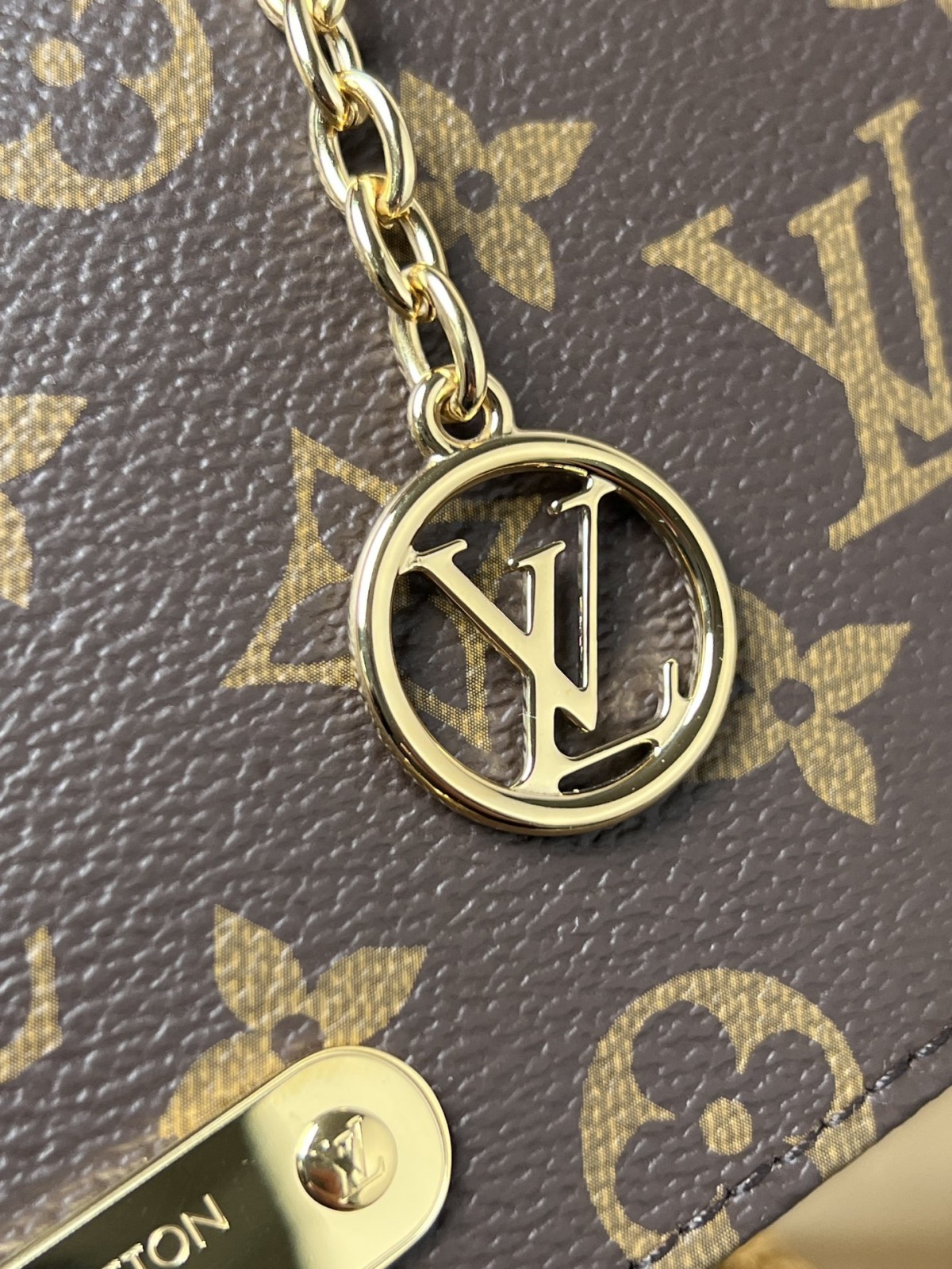 Shebag supre replica Louis Vuitton M82509 WALLET ON CHAIN LILY bag review (2025 July updated)-Best Quality Fake designer Bag Review, Replica designer bag ru