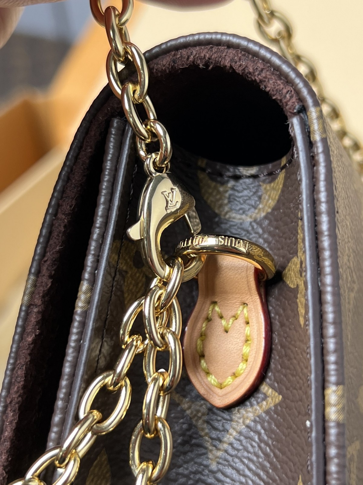 Shebag supre replica Louis Vuitton M82509 WALLET ON CHAIN LILY bag review (2025 July updated)-Best Quality Fake designer Bag Review, Replica designer bag ru