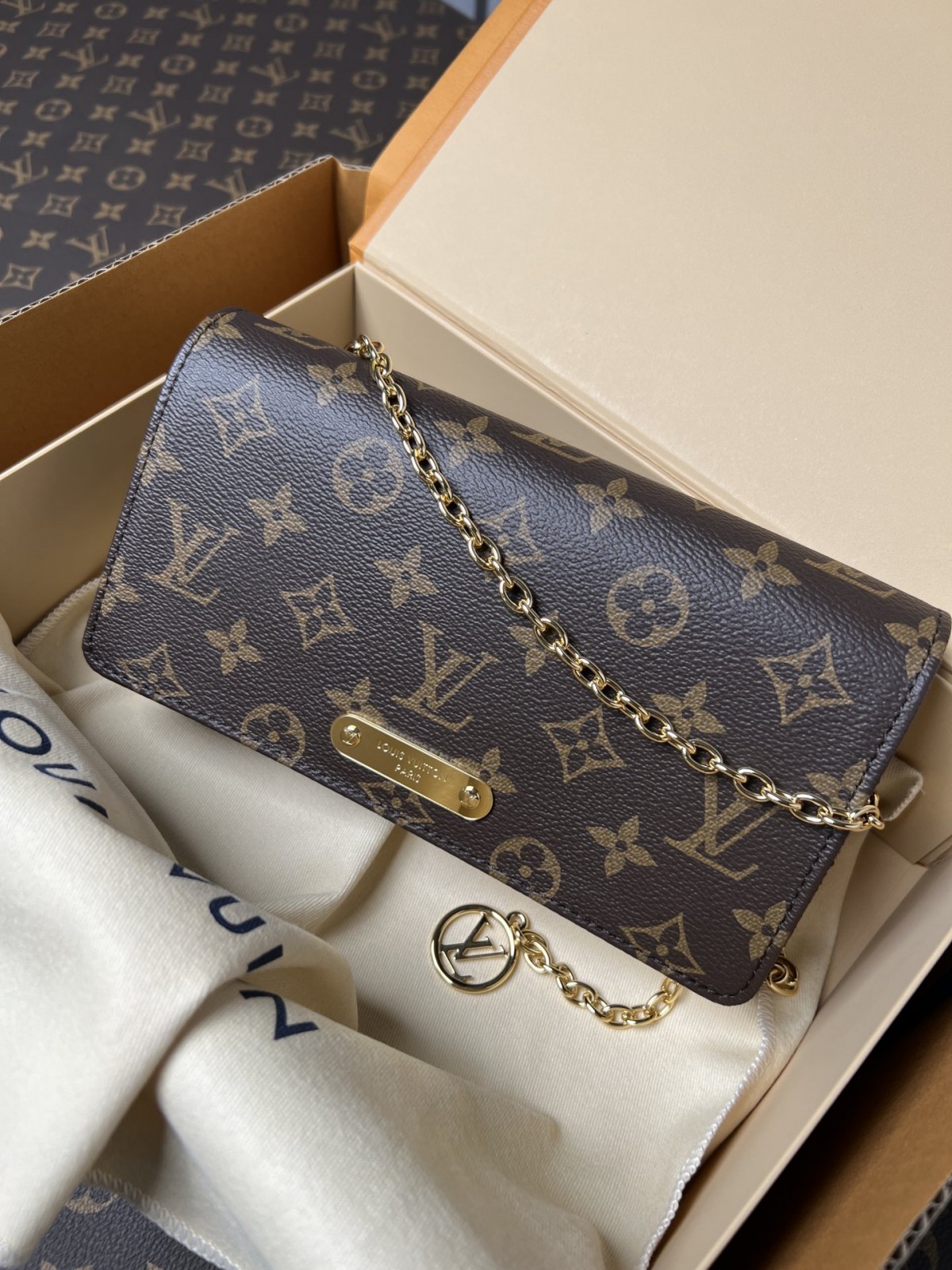 Shebag supre replica Louis Vuitton M82509 WALLET ON CHAIN LILY bag review (2025 July updated)-Best Quality Fake designer Bag Review, Replica designer bag ru