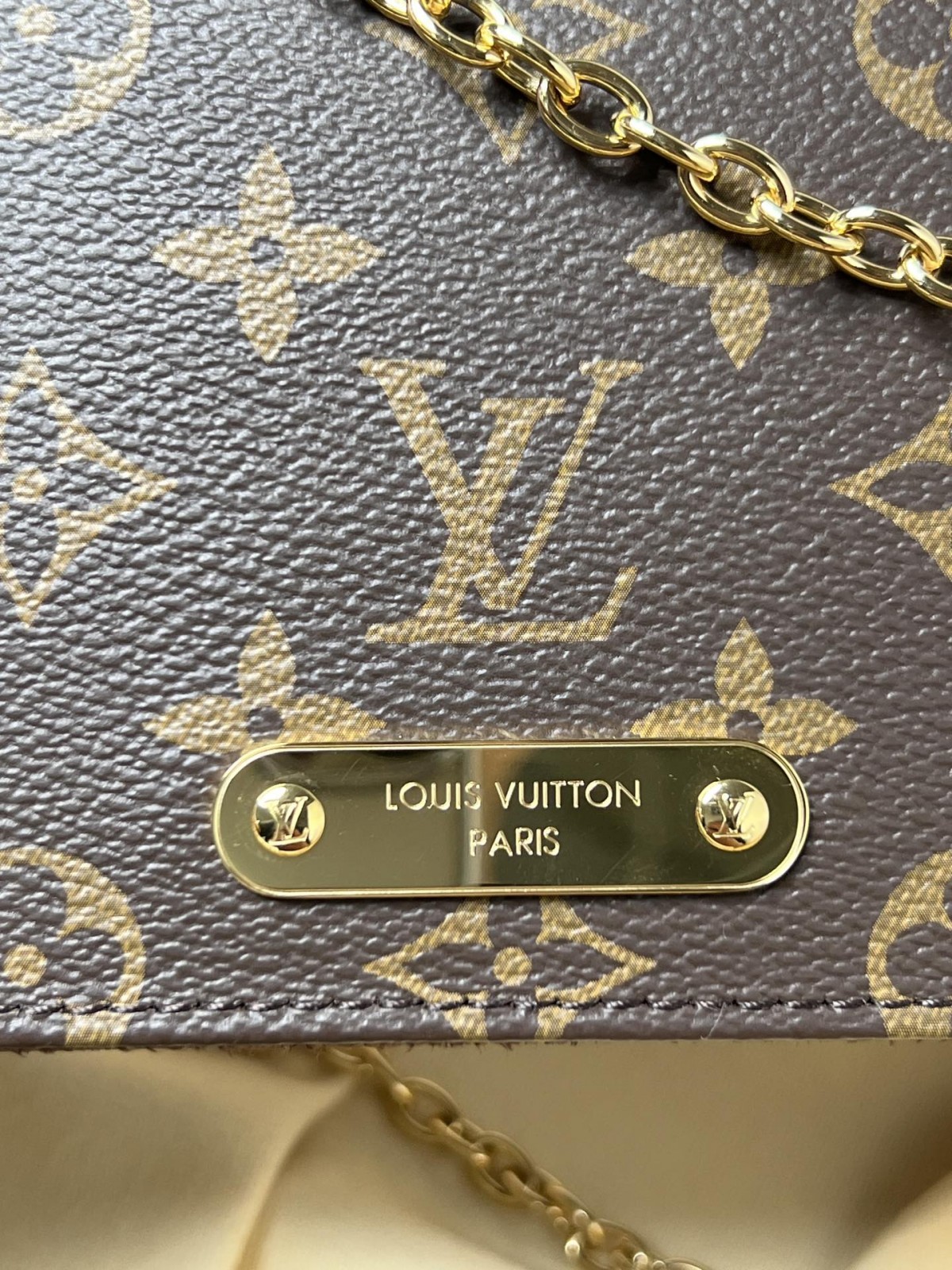 Shebag supre replica Louis Vuitton M82509 WALLET ON CHAIN LILY bag review (2025 July updated)-Best Quality Fake designer Bag Review, Replica designer bag ru