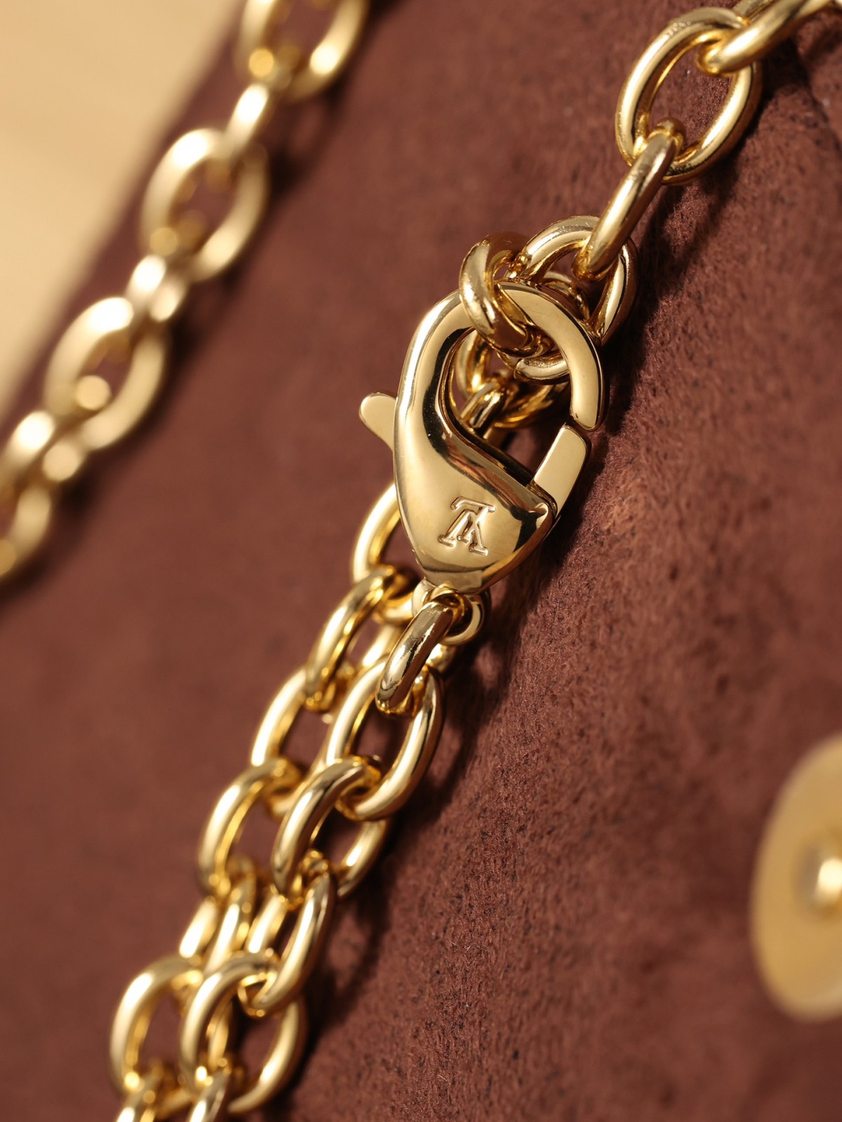 Shebag supre replica Louis Vuitton M82509 WALLET ON CHAIN LILY bag review (2025 July updated)-Best Quality Fake designer Bag Review, Replica designer bag ru