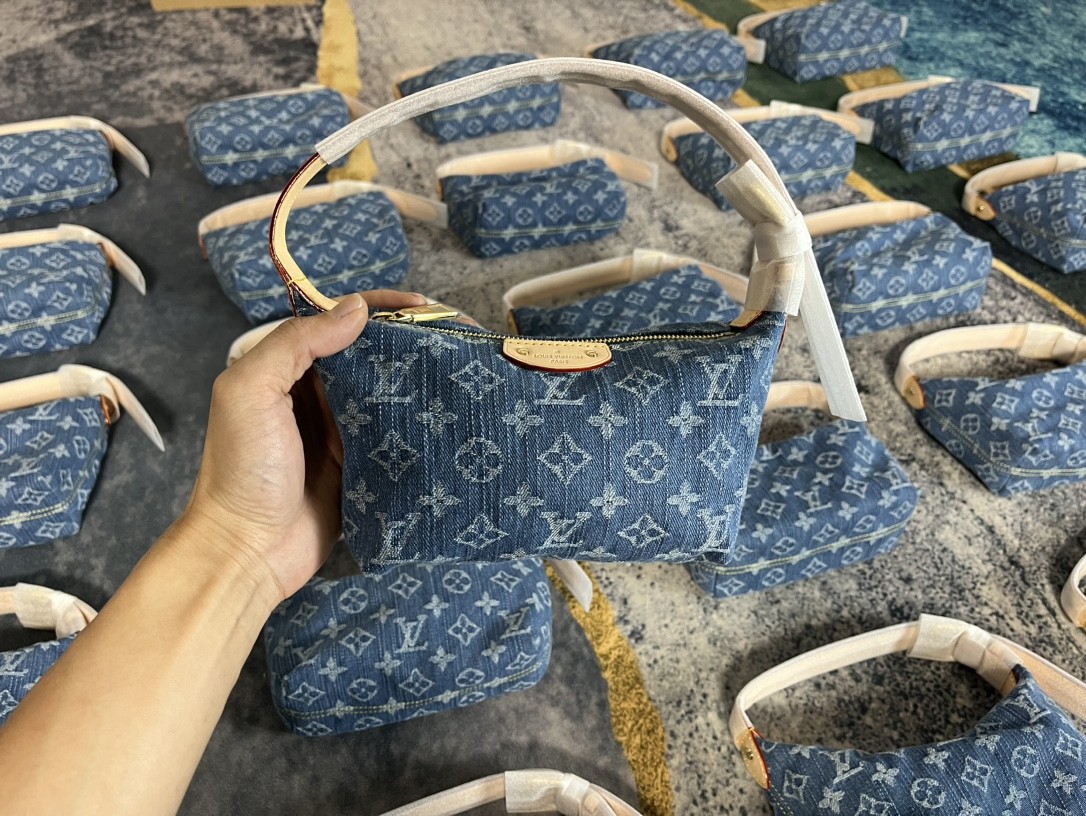 Shebag Super replica Louis Vuitton M82949 HILLS POCHETTE bag review (2025 July Updated)-Best Quality Fake designer Bag Review, Replica designer bag ru Shebag Super replica Louis Vuitton M82949 HILLS POCHETTE bag review (2025 July Updated)-Best Quality Fake designer Bag Review, Replica designer bag ru