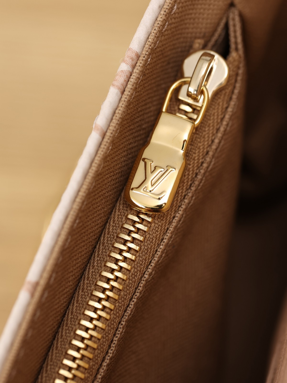 Shebag Super replica Louis Vuitton M83091 Ivy White Monogram bag(2025 July updated)-Best Quality Fake designer Bag Review, Replica designer bag ru
