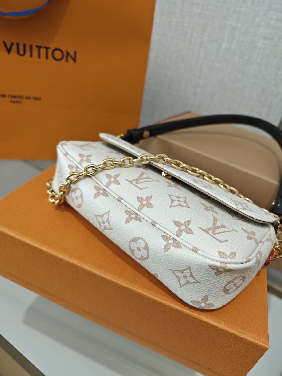 Shebag Super replica Louis Vuitton M83091 Ivy White Monogram bag(2025 July updated)-Best Quality Fake designer Bag Review, Replica designer bag ru