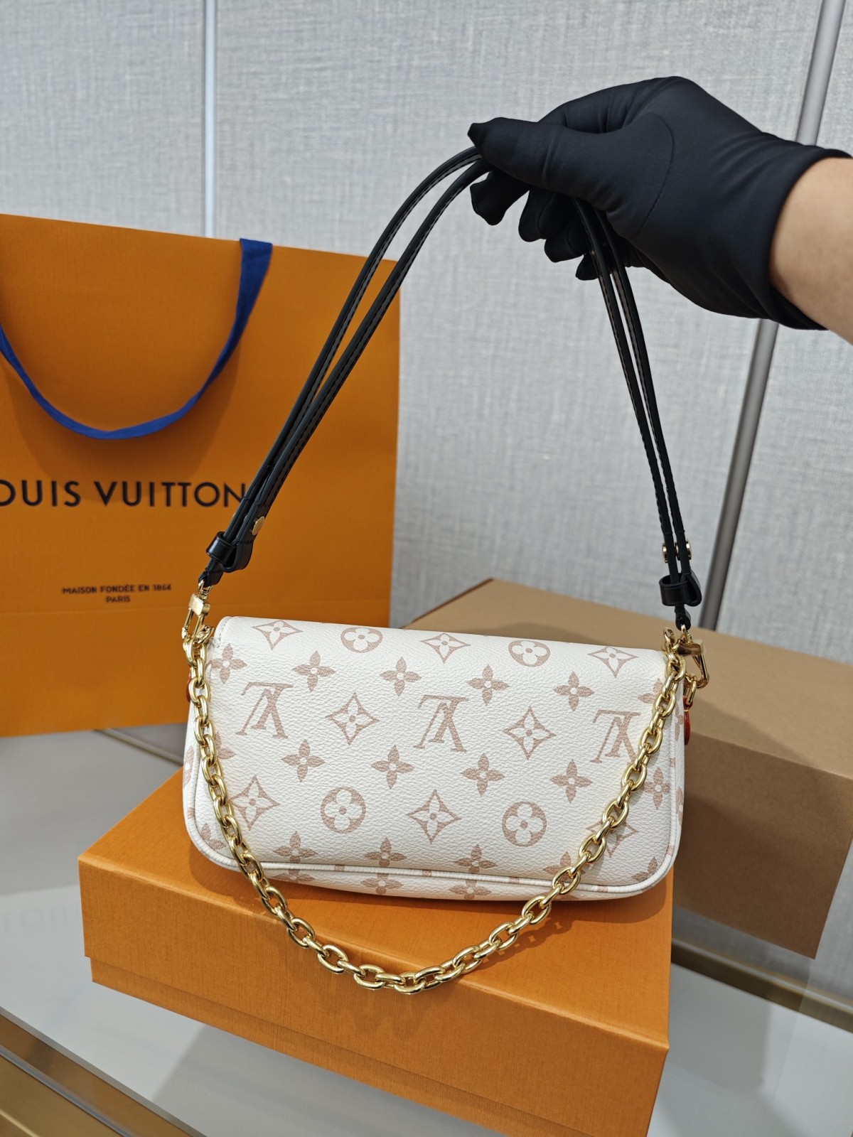 Shebag Super replica Louis Vuitton M83091 Ivy White Monogram bag(2025 July updated)-Best Quality Fake designer Bag Review, Replica designer bag ru