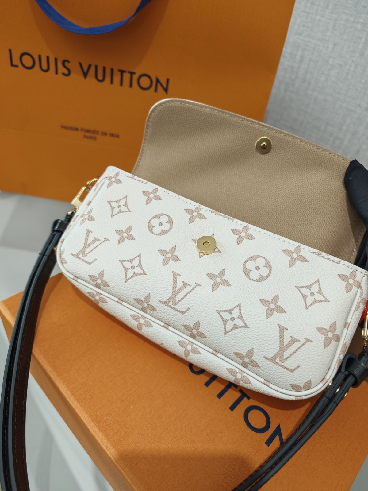 Shebag Super replica Louis Vuitton M83091 Ivy White Monogram bag(2025 July updated)-Best Quality Fake designer Bag Review, Replica designer bag ru