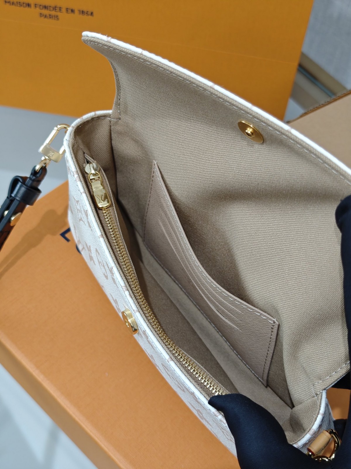Shebag Super replica Louis Vuitton M83091 Ivy White Monogram bag(2025 July updated)-Best Quality Fake designer Bag Review, Replica designer bag ru