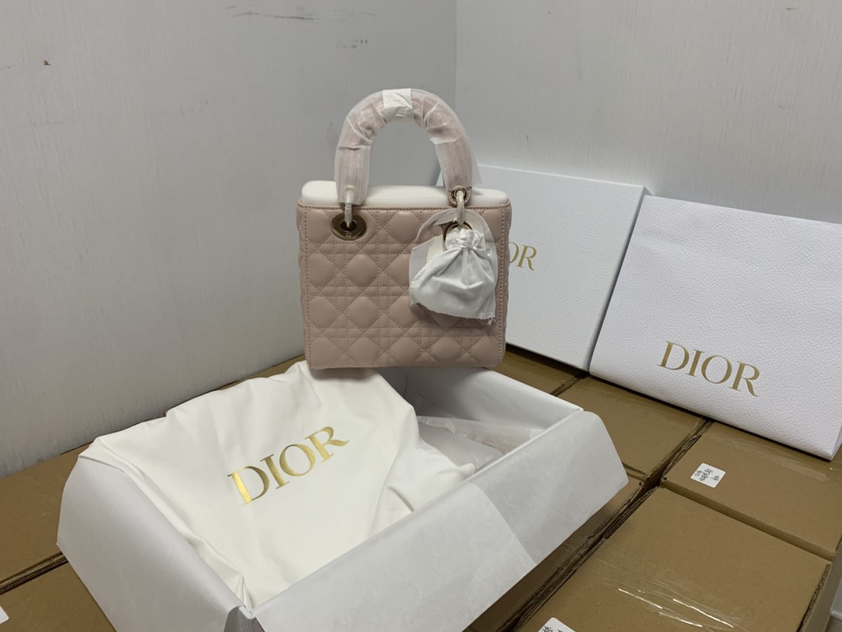 Shebag super replica Lady Dior in pink medium bag review(2025 July updated)-Best Quality Fake designer Bag Review, Replica designer bag ru