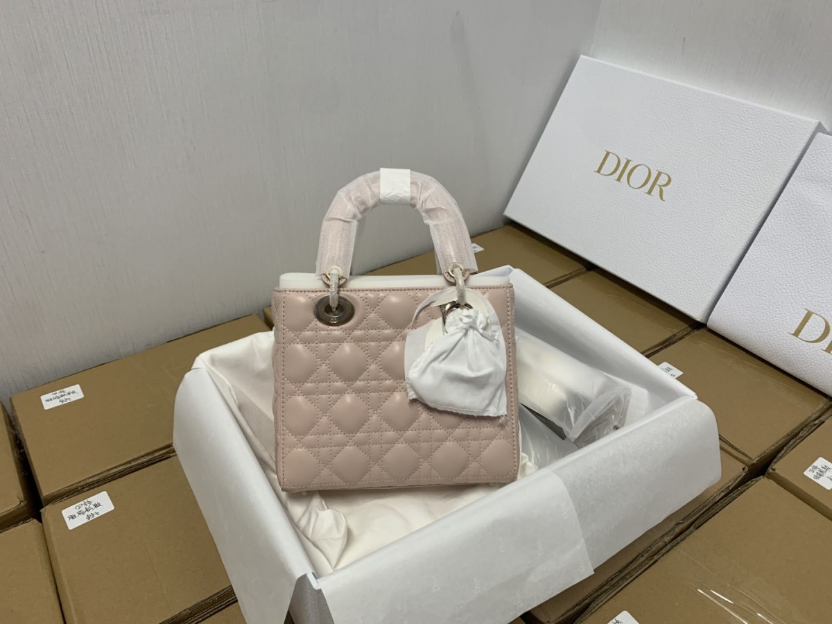 Shebag super replica Lady Dior in pink medium bag review(2025 July updated)-Best Quality Fake designer Bag Review, Replica designer bag ru