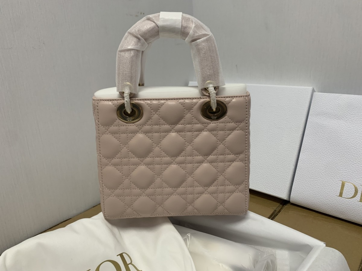 Shebag super replica Lady Dior in pink medium bag review(2025 July updated)-Best Quality Fake designer Bag Review, Replica designer bag ru