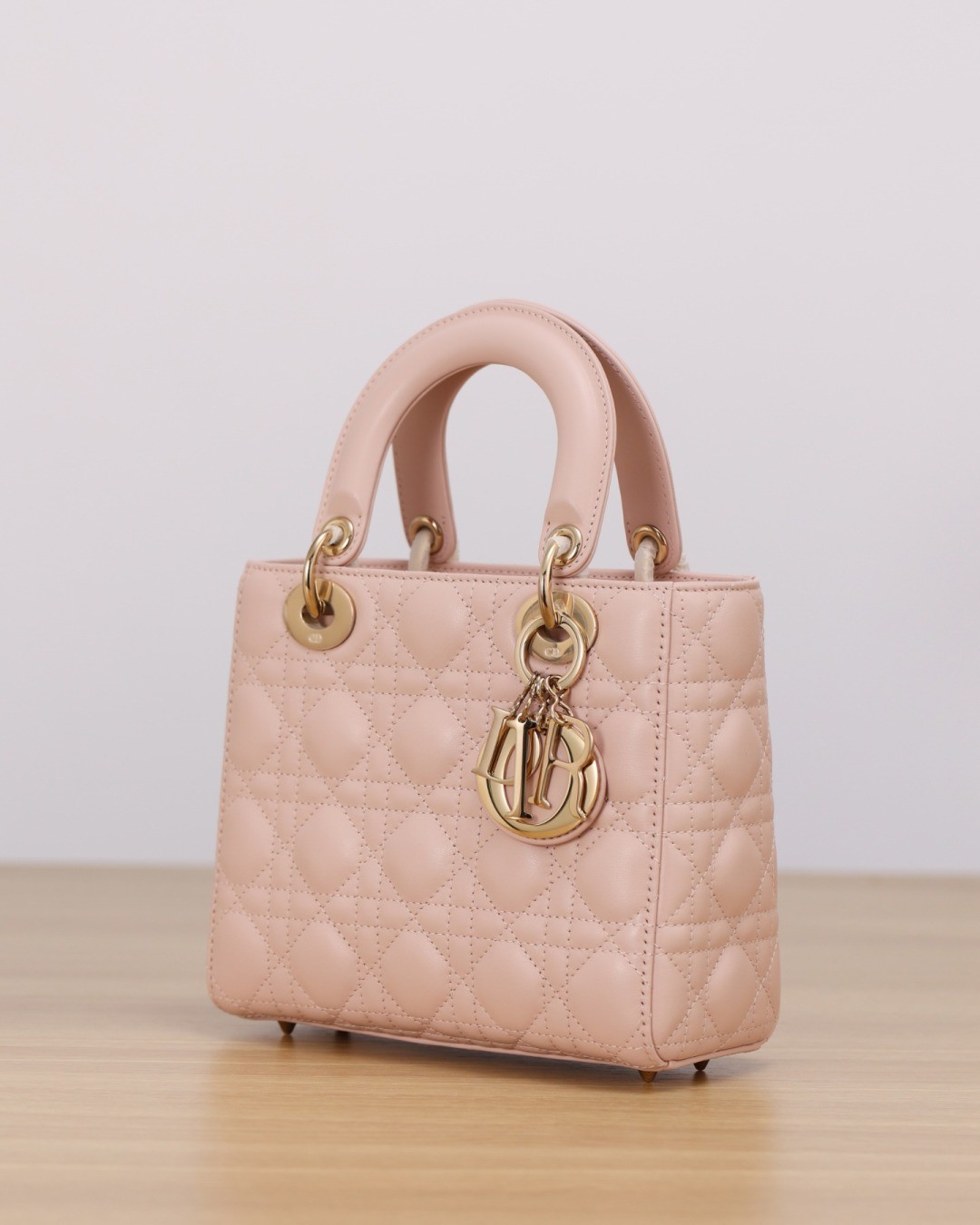 Shebag super replica Lady Dior in pink medium bag review(2025 July updated)-Best Quality Fake designer Bag Review, Replica designer bag ru