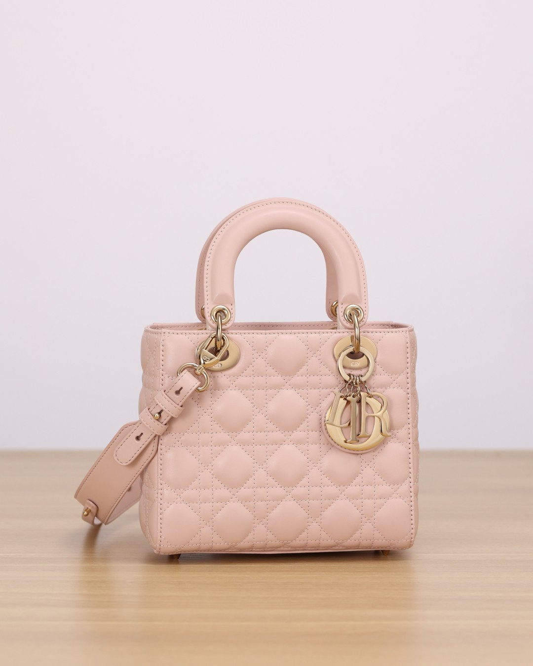 Shebag super replica Lady Dior in pink medium bag review(2025 July updated)-Best Quality Fake designer Bag Review, Replica designer bag ru