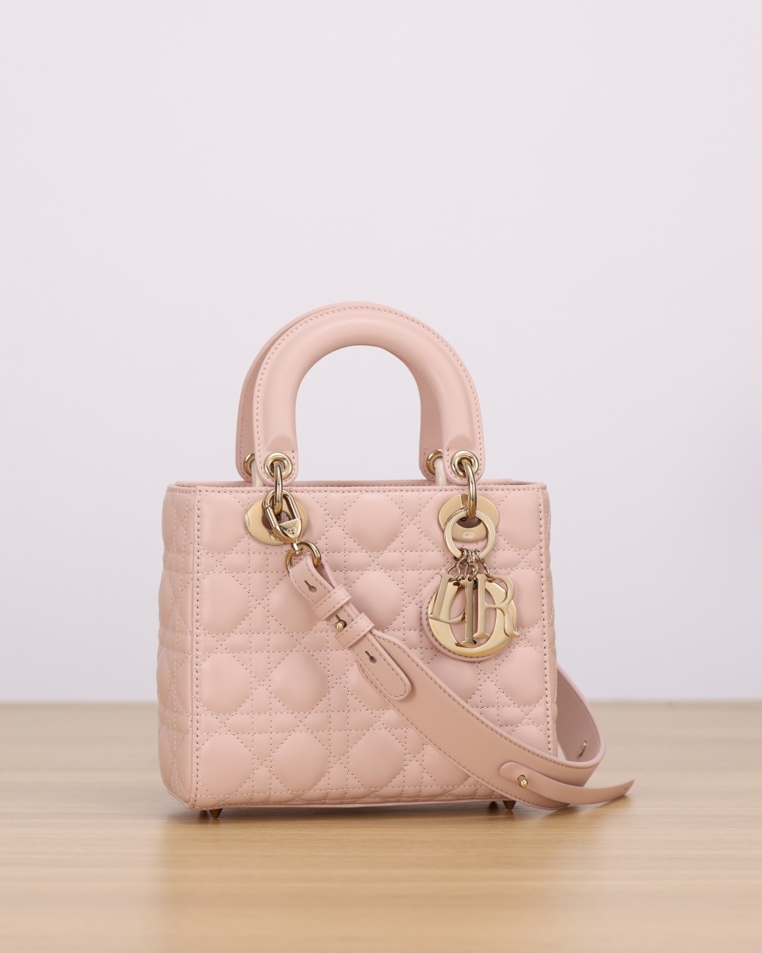 Shebag super replica Lady Dior in pink medium bag review(2025 July updated)-Best Quality Fake designer Bag Review, Replica designer bag ru