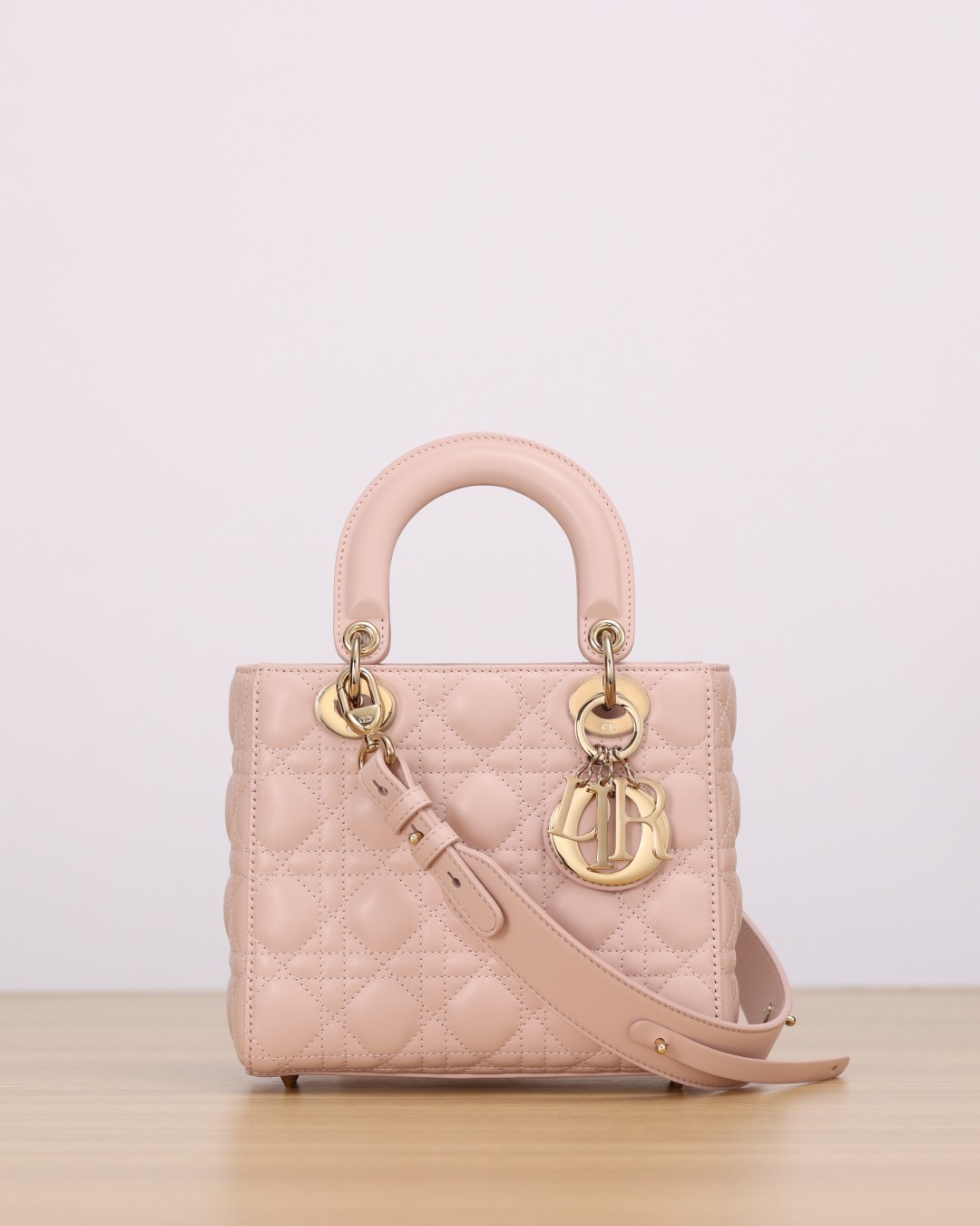 Shebag super replica Lady Dior in pink medium bag review(2025 July updated)-Best Quality Fake designer Bag Review, Replica designer bag ru