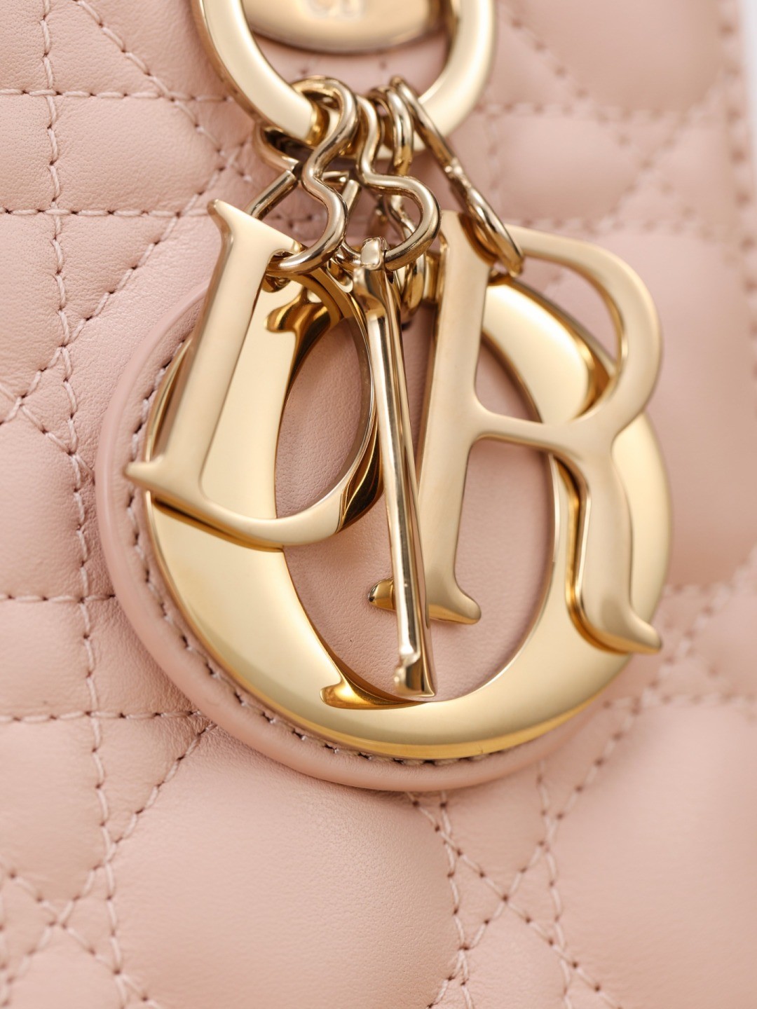 Shebag super replica Lady Dior in pink medium bag review(2025 July updated)-Best Quality Fake designer Bag Review, Replica designer bag ru