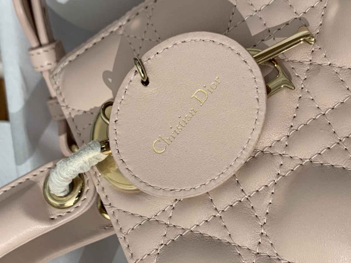 Shebag super replica Lady Dior in pink medium bag review(2025 July updated)-Best Quality Fake designer Bag Review, Replica designer bag ru