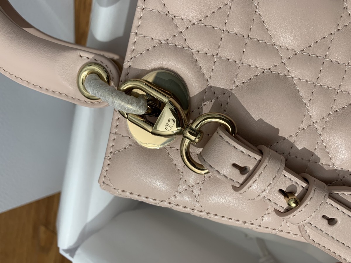 Shebag super replica Lady Dior in pink medium bag review(2025 July updated)-Best Quality Fake designer Bag Review, Replica designer bag ru
