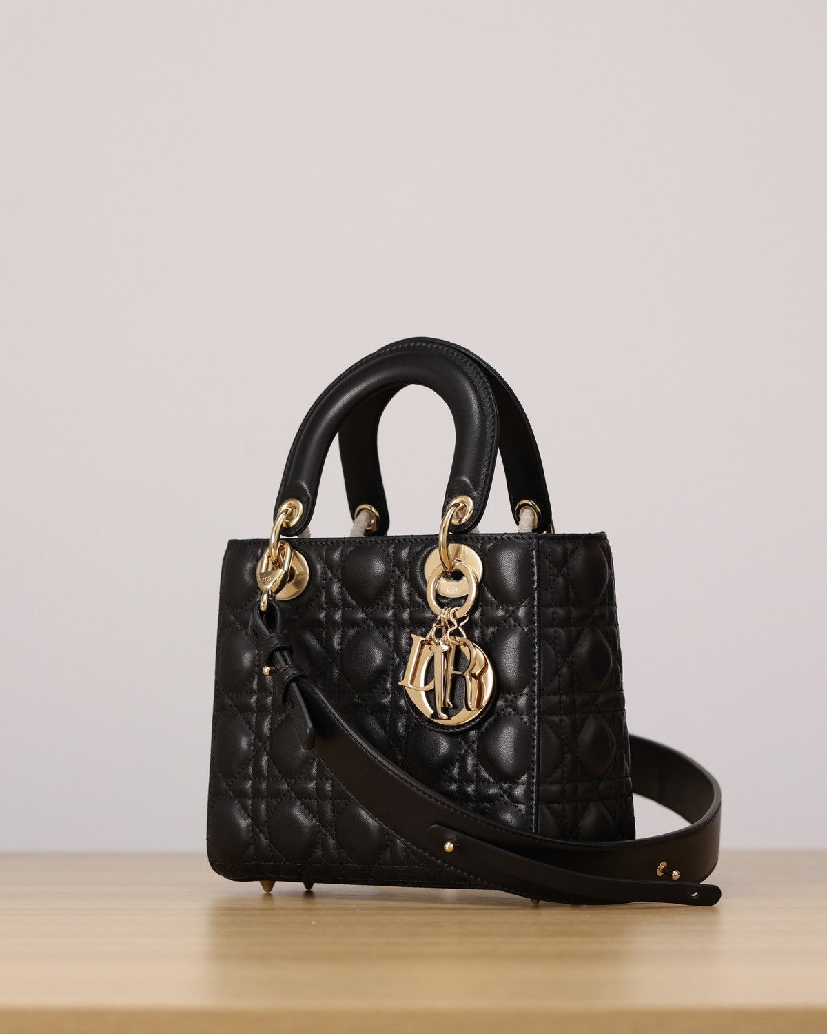 Shebag Super replica Lady Dior Small size in black bag review (2025 July Updated)-Best Quality Fake designer Bag Review, Replica designer bag ru