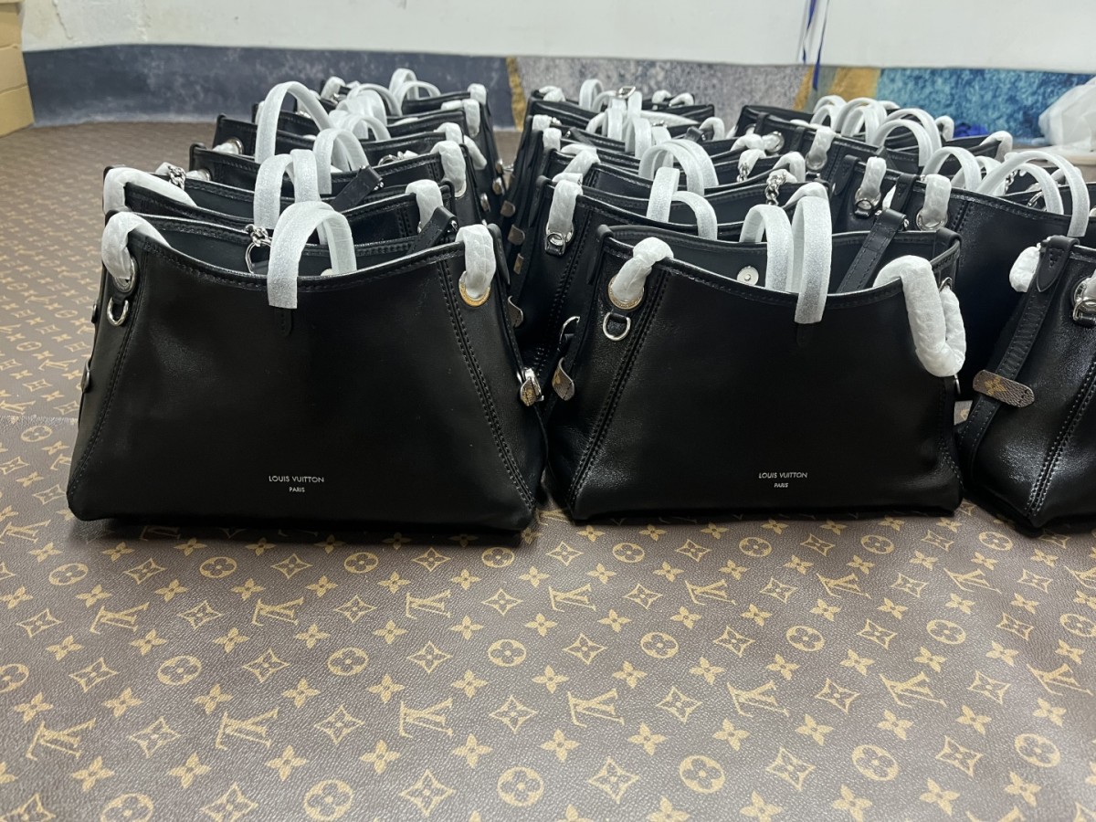 Shebag Super replica Louis Vuitton carryall dark bb lambskin bag review(July 2025 updated)-Best Quality Fake designer Bag Review, Replica designer bag ru