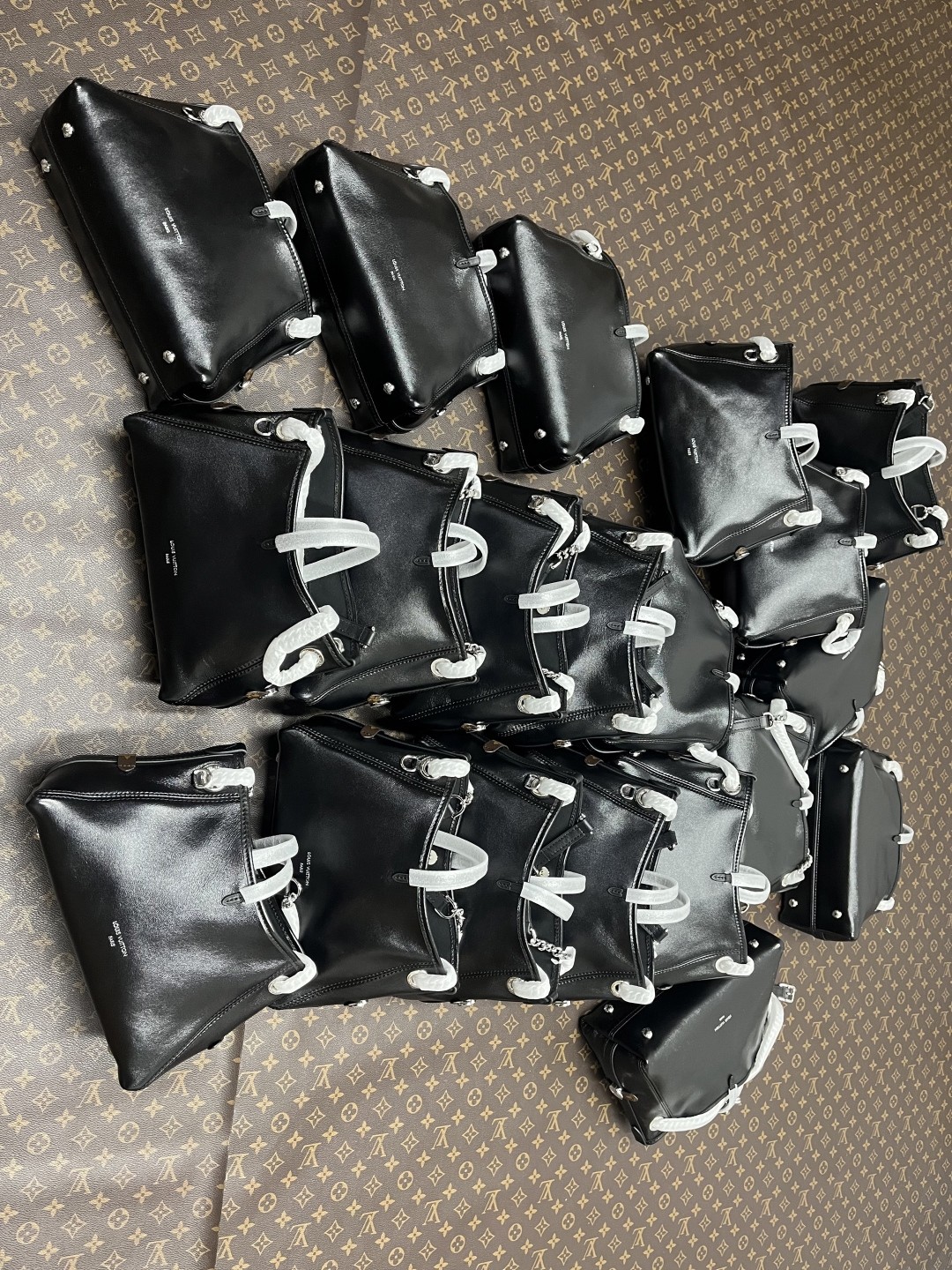 Shebag Super replica Louis Vuitton carryall dark bb lambskin bag review(July 2025 updated)-Best Quality Fake designer Bag Review, Replica designer bag ru