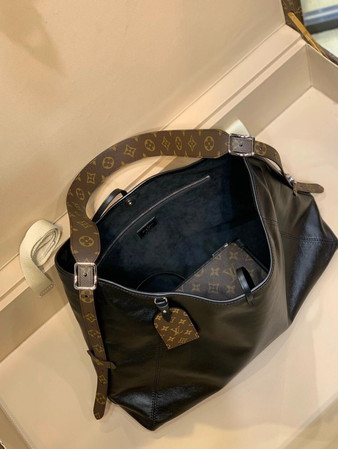 Shebag Super replica Louis Vuitton Carryall dark full leather lambskin bag review(July 2025 Updated)-Best Quality Fake designer Bag Review, Replica designer bag ru Shebag Super replica Louis Vuitton Carryall dark full leather lambskin bag review(July 2025 Updated)-Best Quality Fake designer Bag Review, Replica designer bag ru