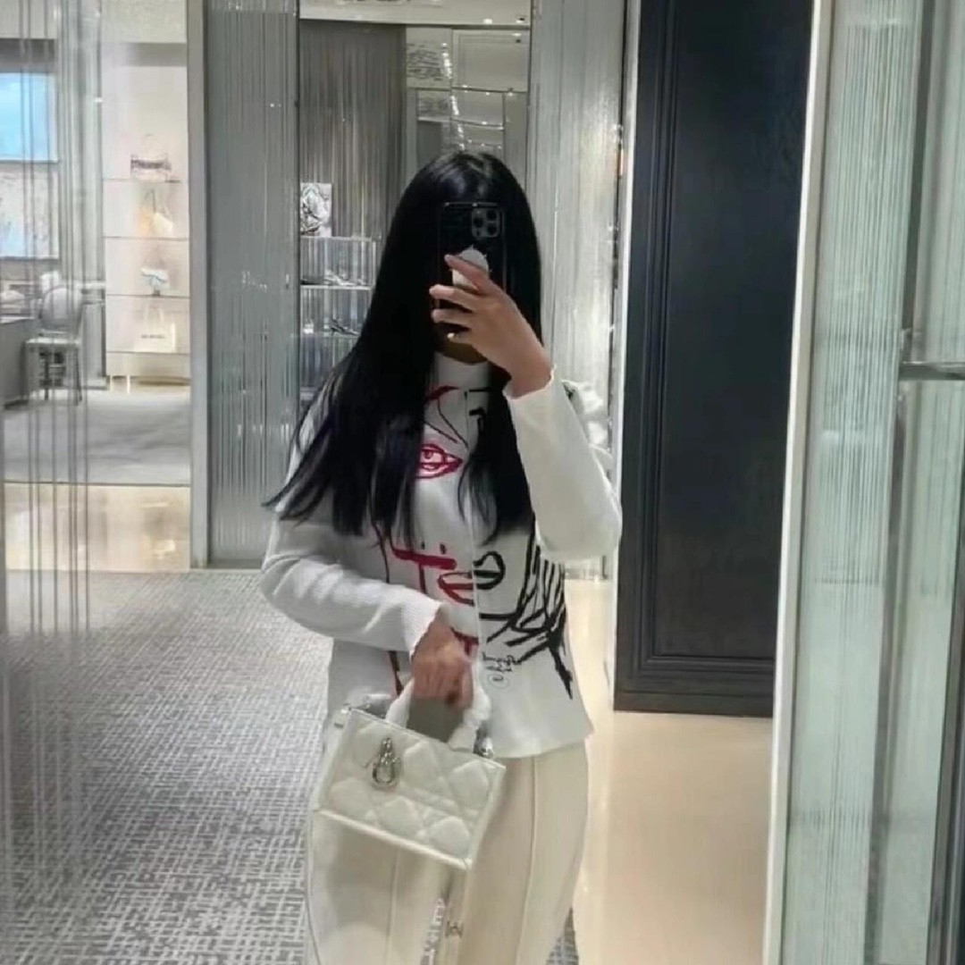 Shebag super replica Dior Mini tote bag white and black review(August 2025 updated)-Best Quality Fake designer Bag Review, Replica designer bag ru Shebag super replica Dior Mini tote bag white and black review(August 2025 updated)-Best Quality Fake designer Bag Review, Replica designer bag ru