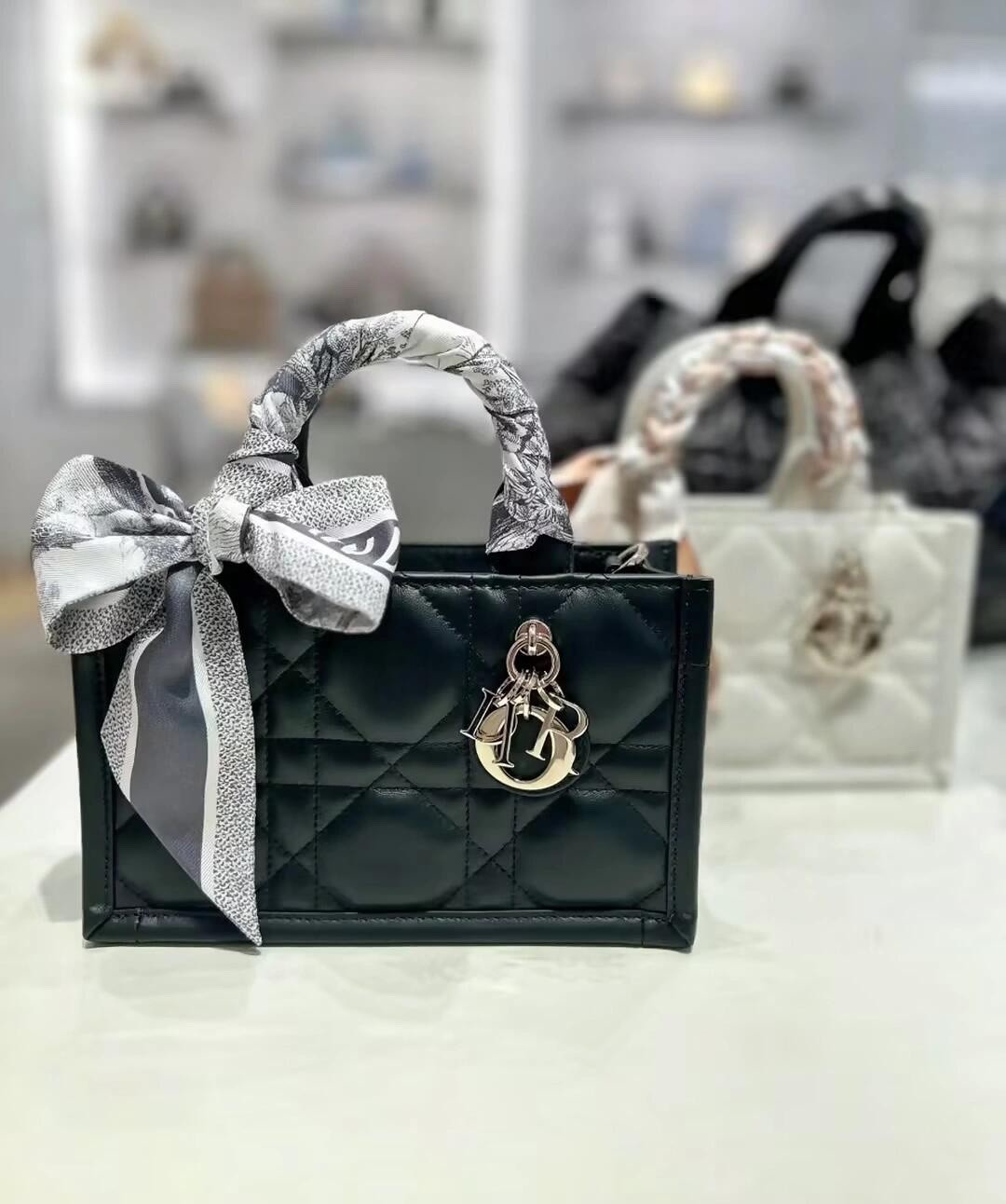 Shebag super replica Dior Mini tote bag white and black review(August 2025 updated)-Best Quality Fake designer Bag Review, Replica designer bag ru Shebag super replica Dior Mini tote bag white and black review(August 2025 updated)-Best Quality Fake designer Bag Review, Replica designer bag ru