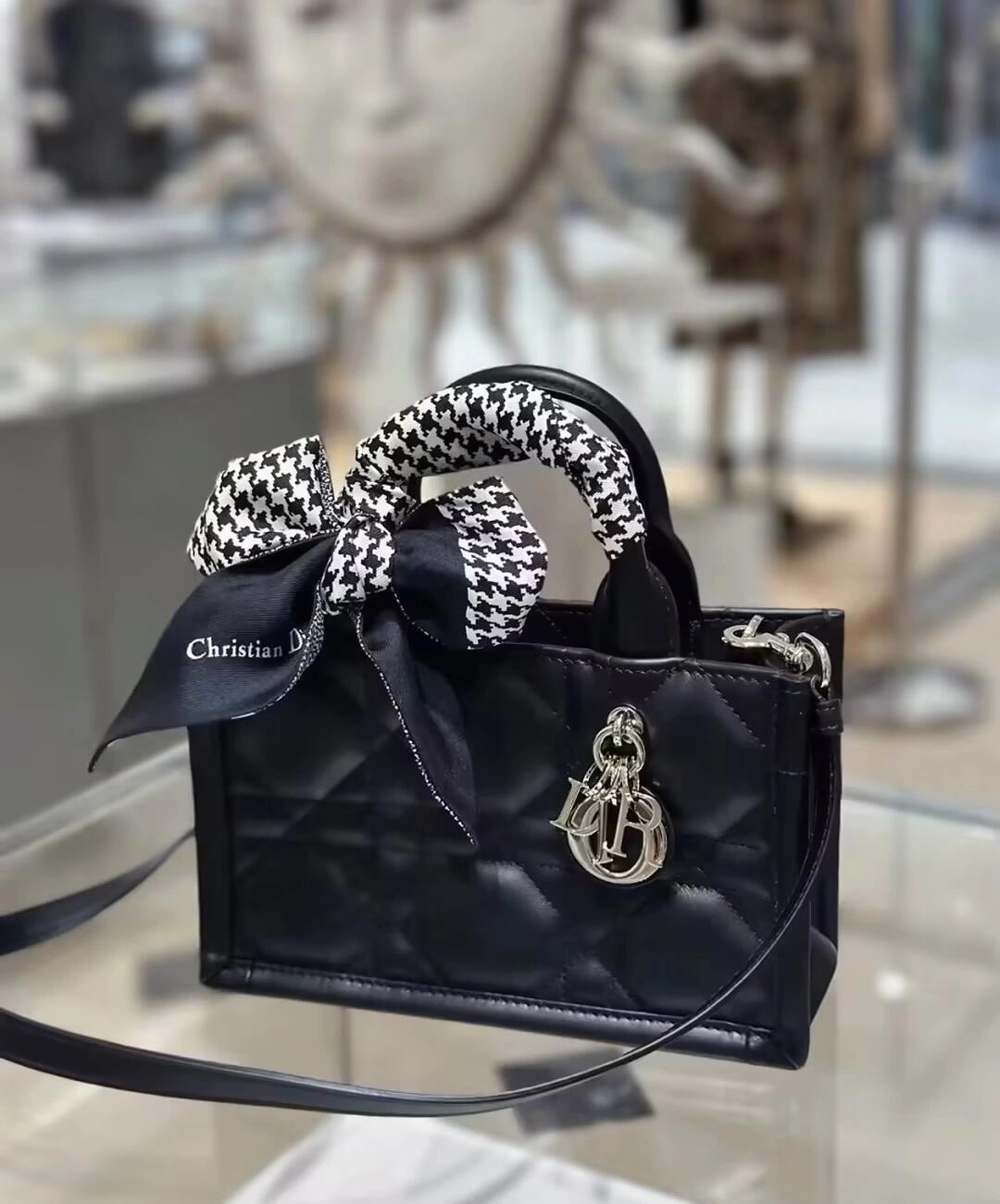 Shebag super replica Dior Mini tote bag white and black review(August 2025 updated)-Best Quality Fake designer Bag Review, Replica designer bag ru Shebag super replica Dior Mini tote bag white and black review(August 2025 updated)-Best Quality Fake designer Bag Review, Replica designer bag ru