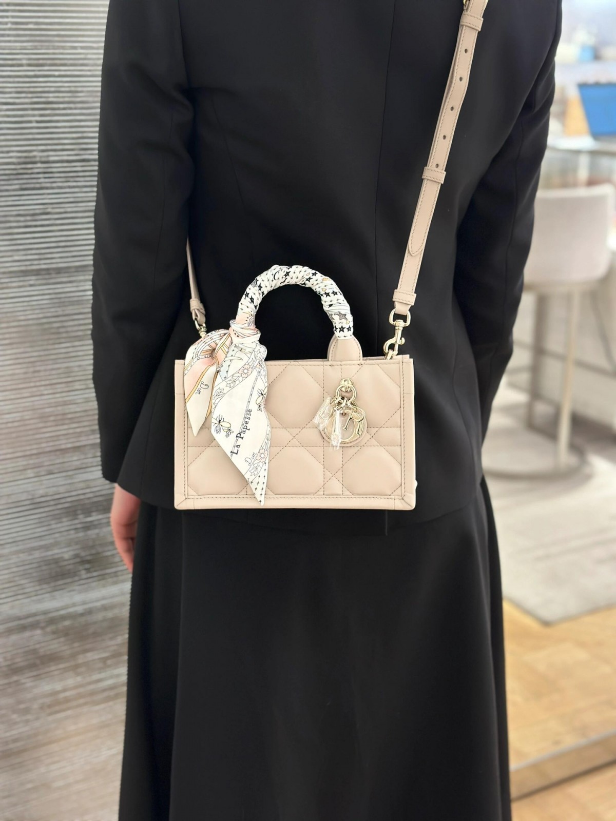 Shebag super replica Dior Mini tote bag white and black review(August 2025 updated)-Best Quality Fake designer Bag Review, Replica designer bag ru Shebag super replica Dior Mini tote bag white and black review(August 2025 updated)-Best Quality Fake designer Bag Review, Replica designer bag ru